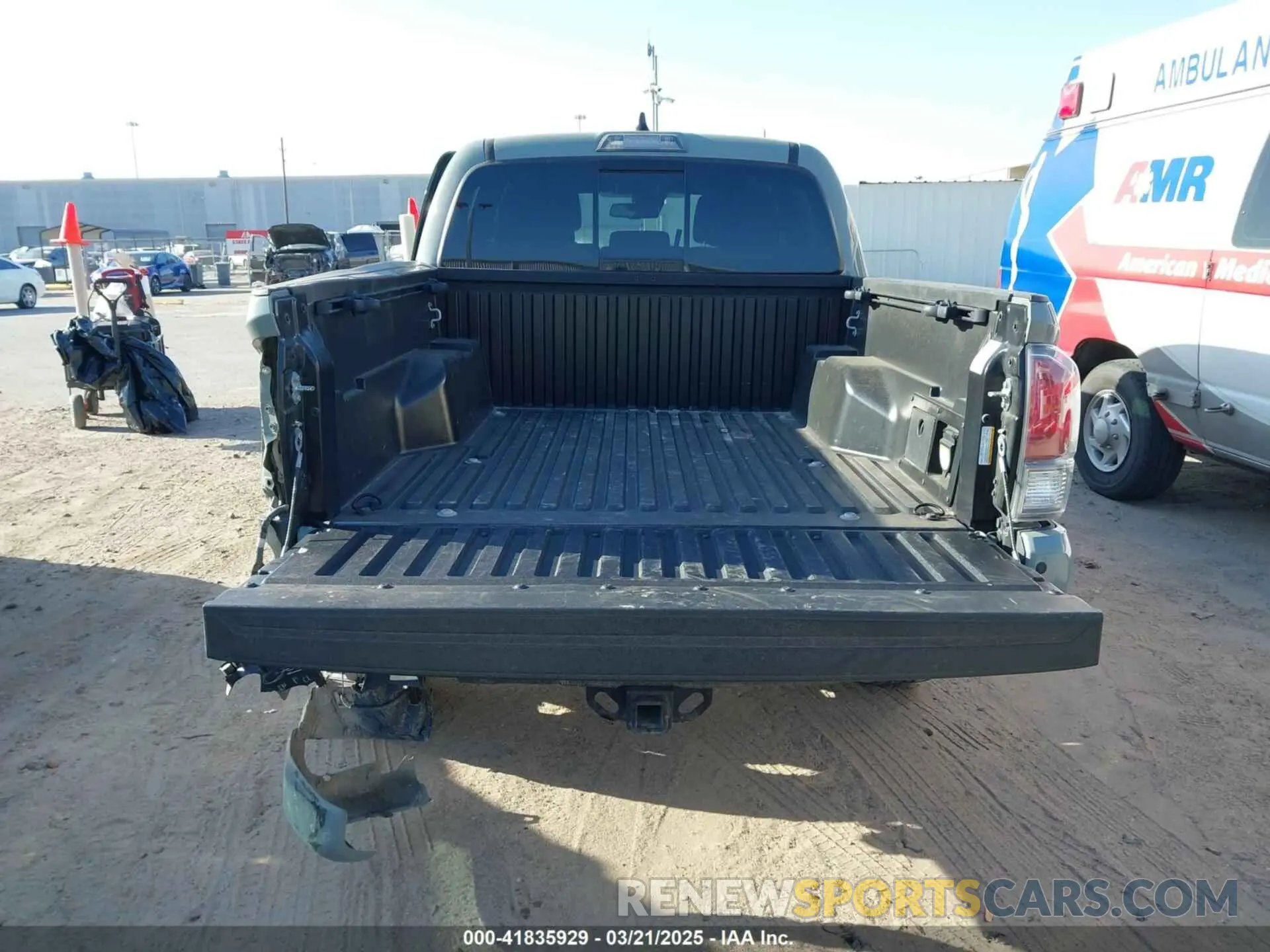 17 Photograph of a damaged car 3TMAZ5CN7NM165479 TOYOTA TACOMA 2022