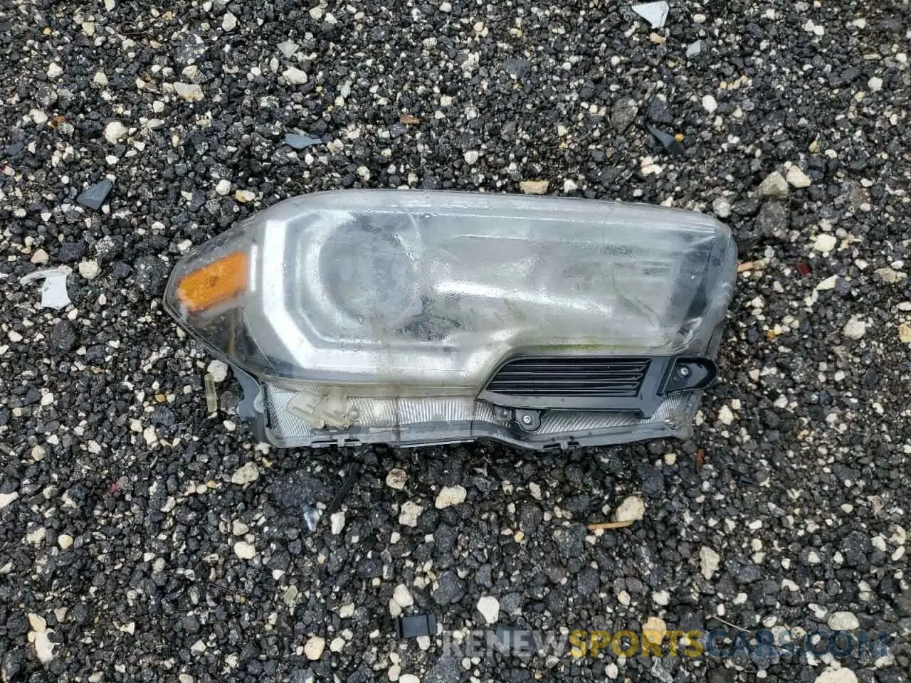12 Photograph of a damaged car 3TMAZ5CN9NM168917 TOYOTA TACOMA 2022