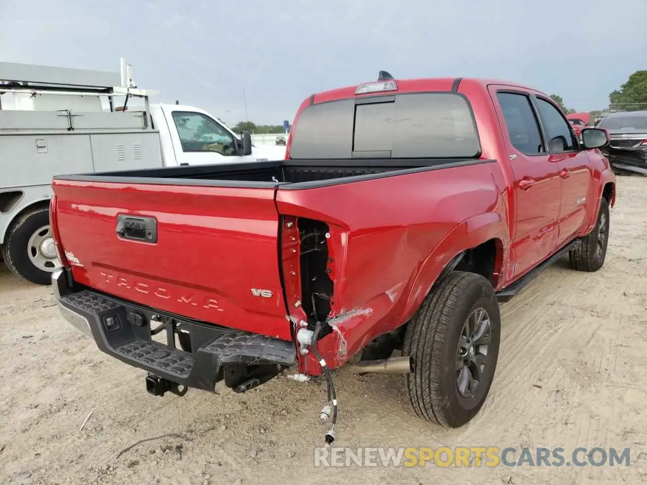 4 Photograph of a damaged car 3TMAZ5CN9NM170344 TOYOTA TACOMA 2022