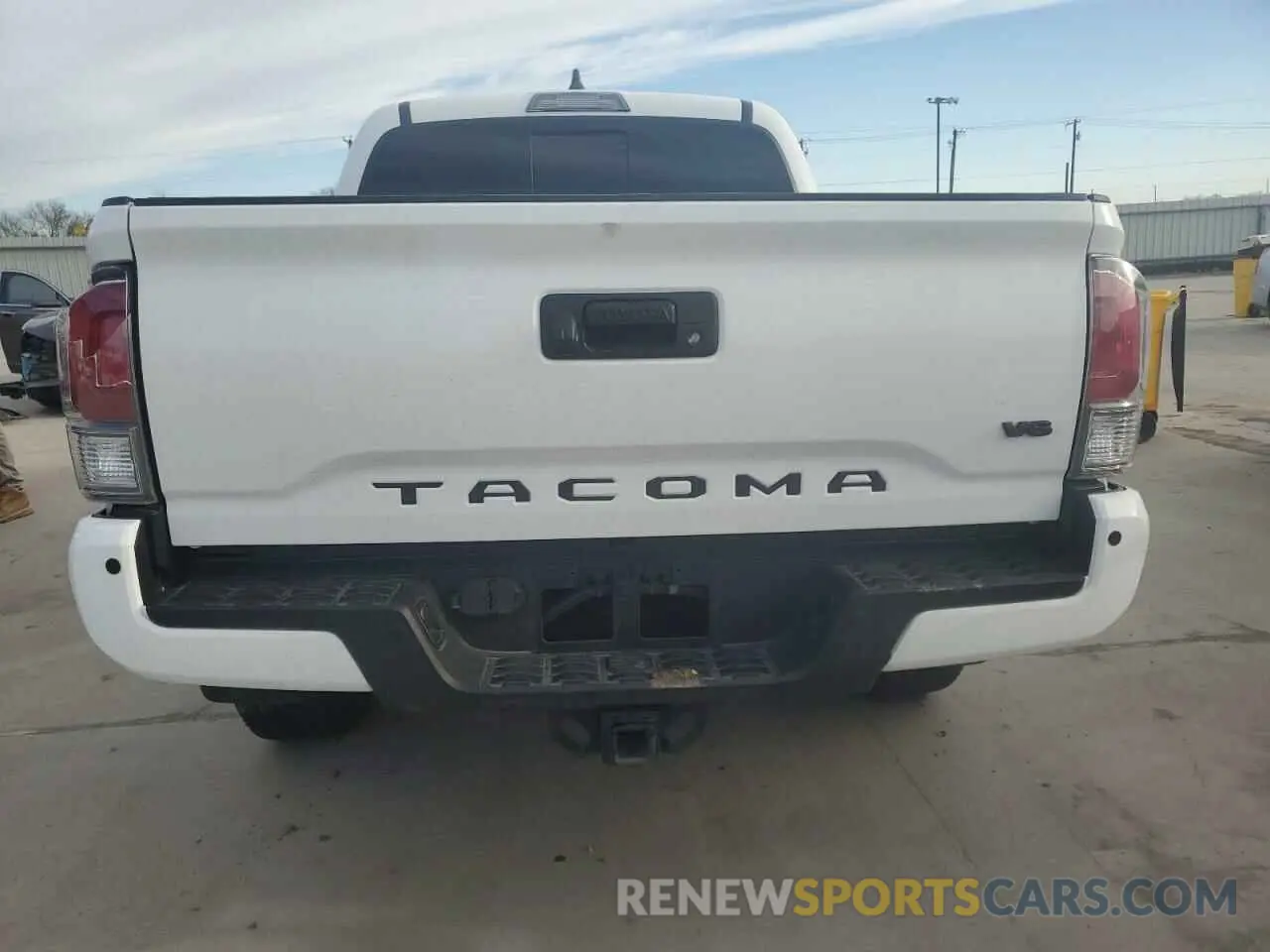 6 Photograph of a damaged car 3TMAZ5CNXNM181062 TOYOTA TACOMA 2022