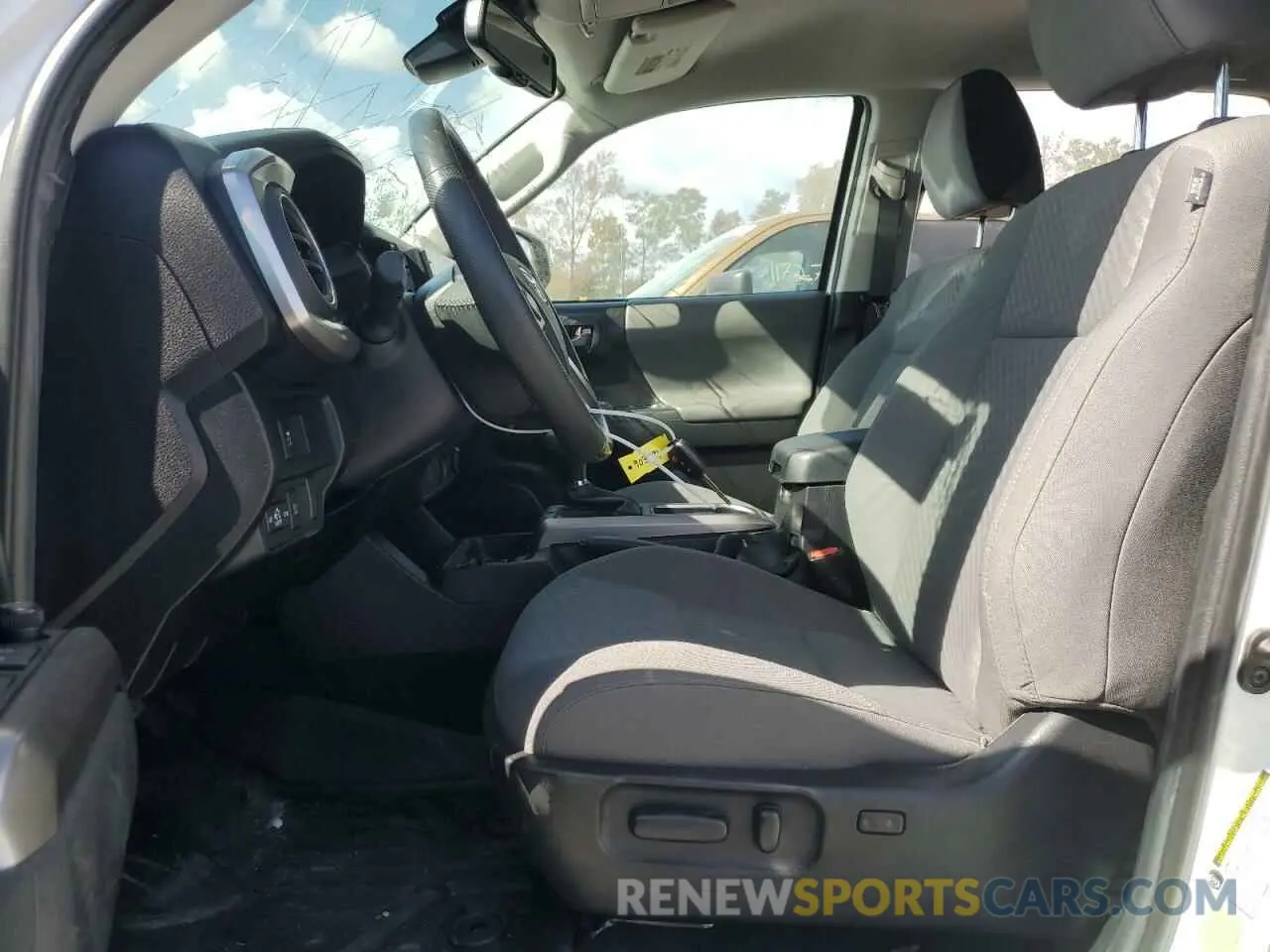 7 Photograph of a damaged car 3TMAZ5CNXNM187847 TOYOTA TACOMA 2022