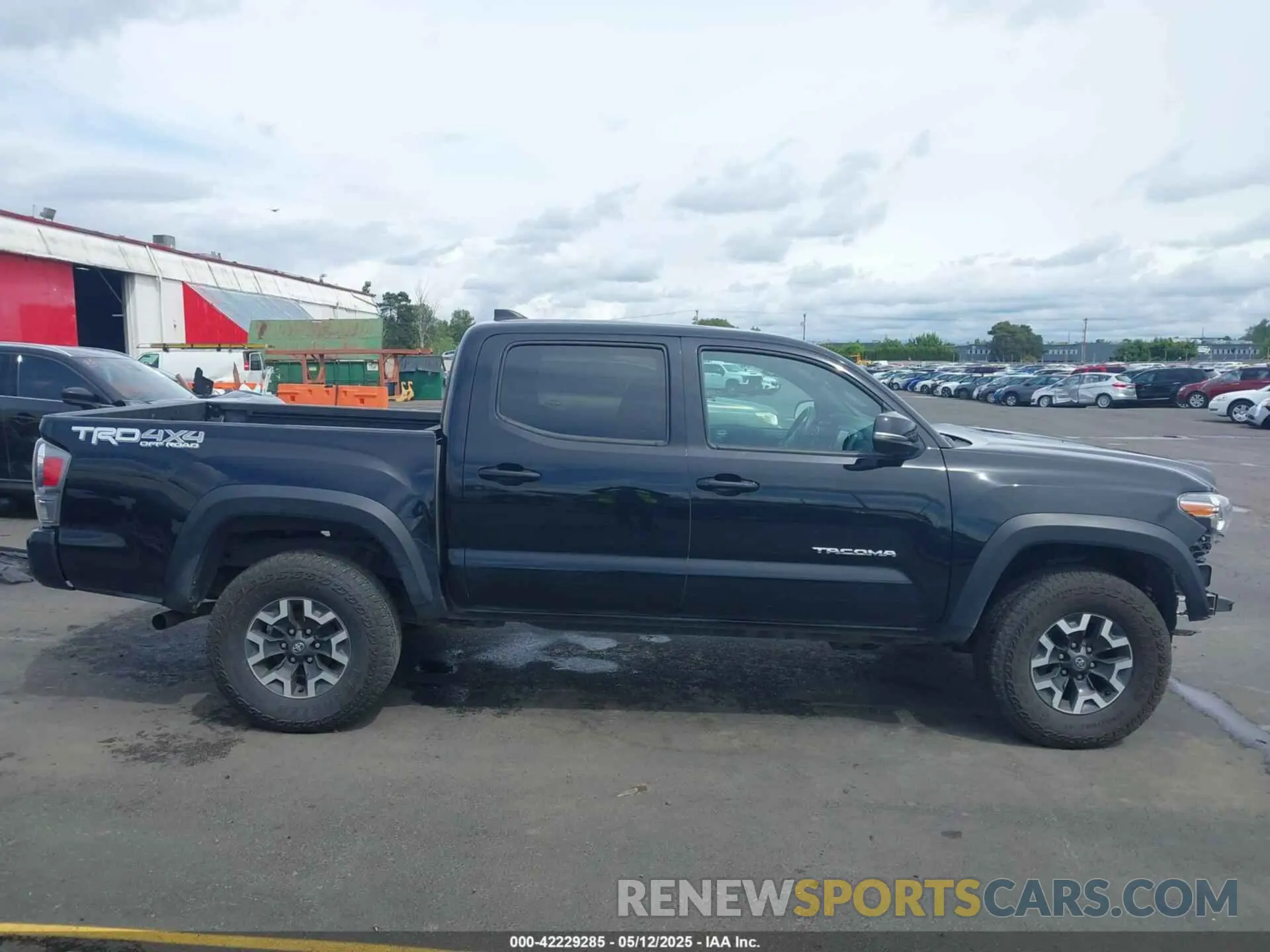 14 Photograph of a damaged car 3TMCZ5AN0NM476635 TOYOTA TACOMA 2022