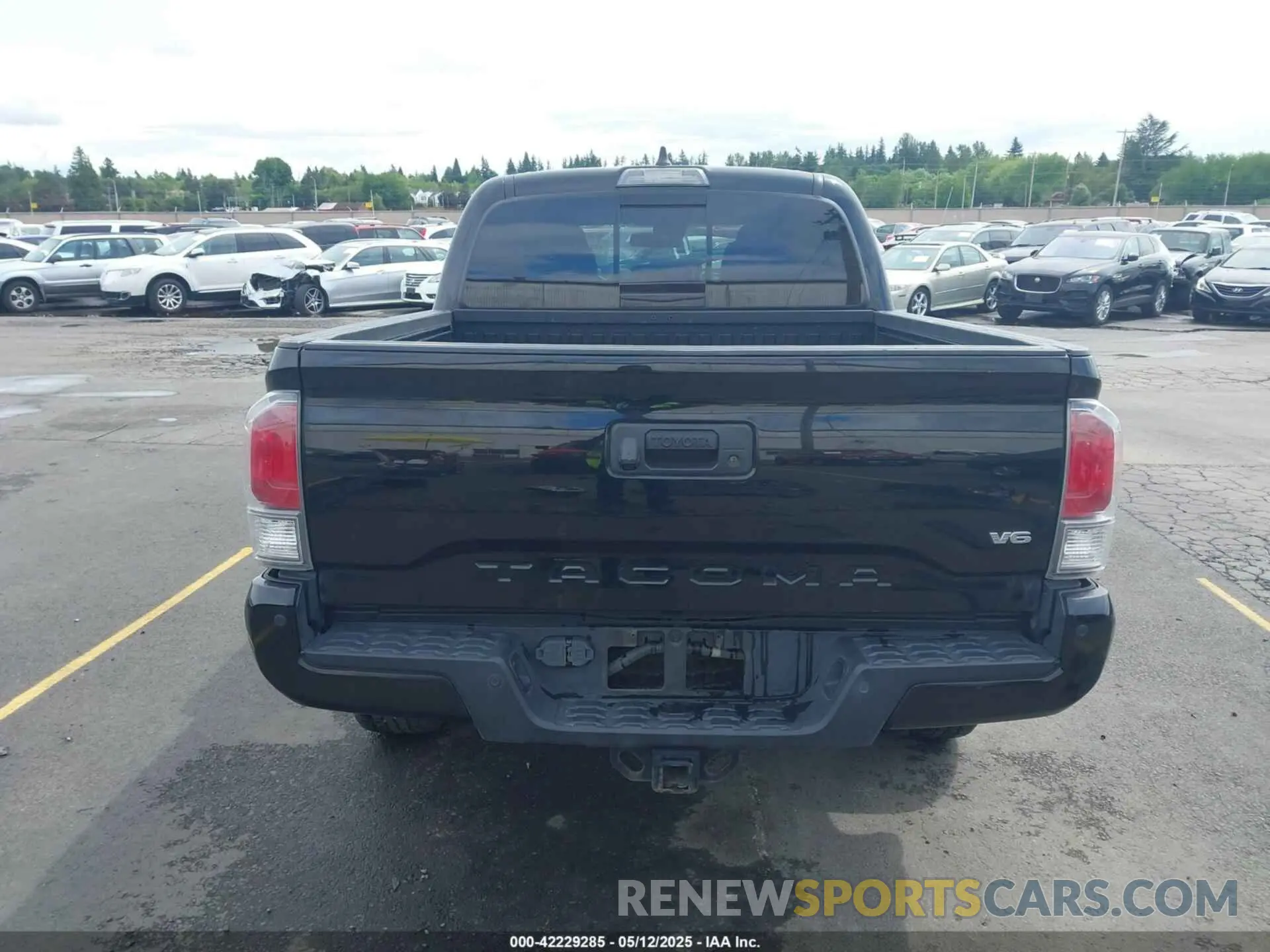 17 Photograph of a damaged car 3TMCZ5AN0NM476635 TOYOTA TACOMA 2022