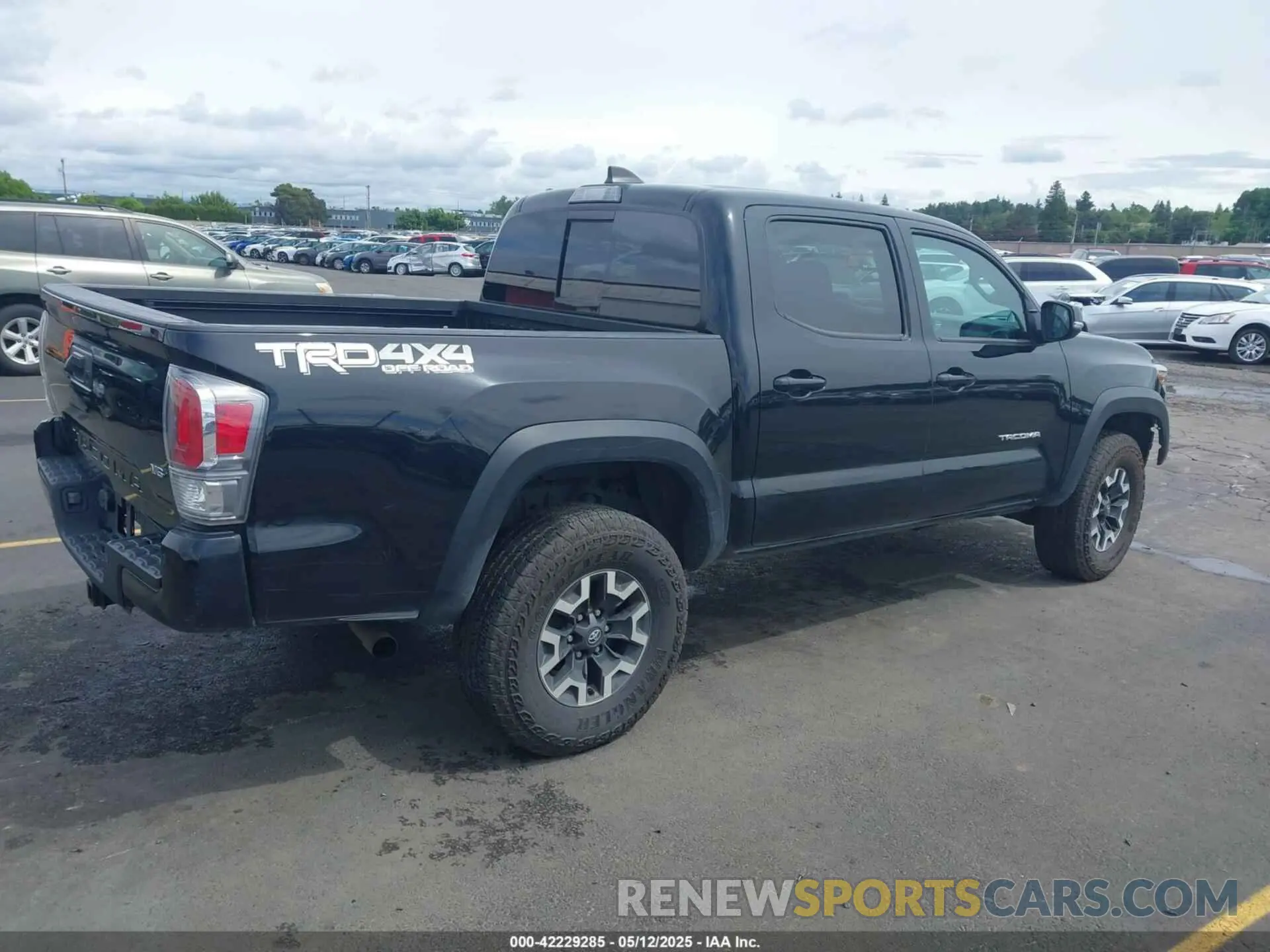4 Photograph of a damaged car 3TMCZ5AN0NM476635 TOYOTA TACOMA 2022