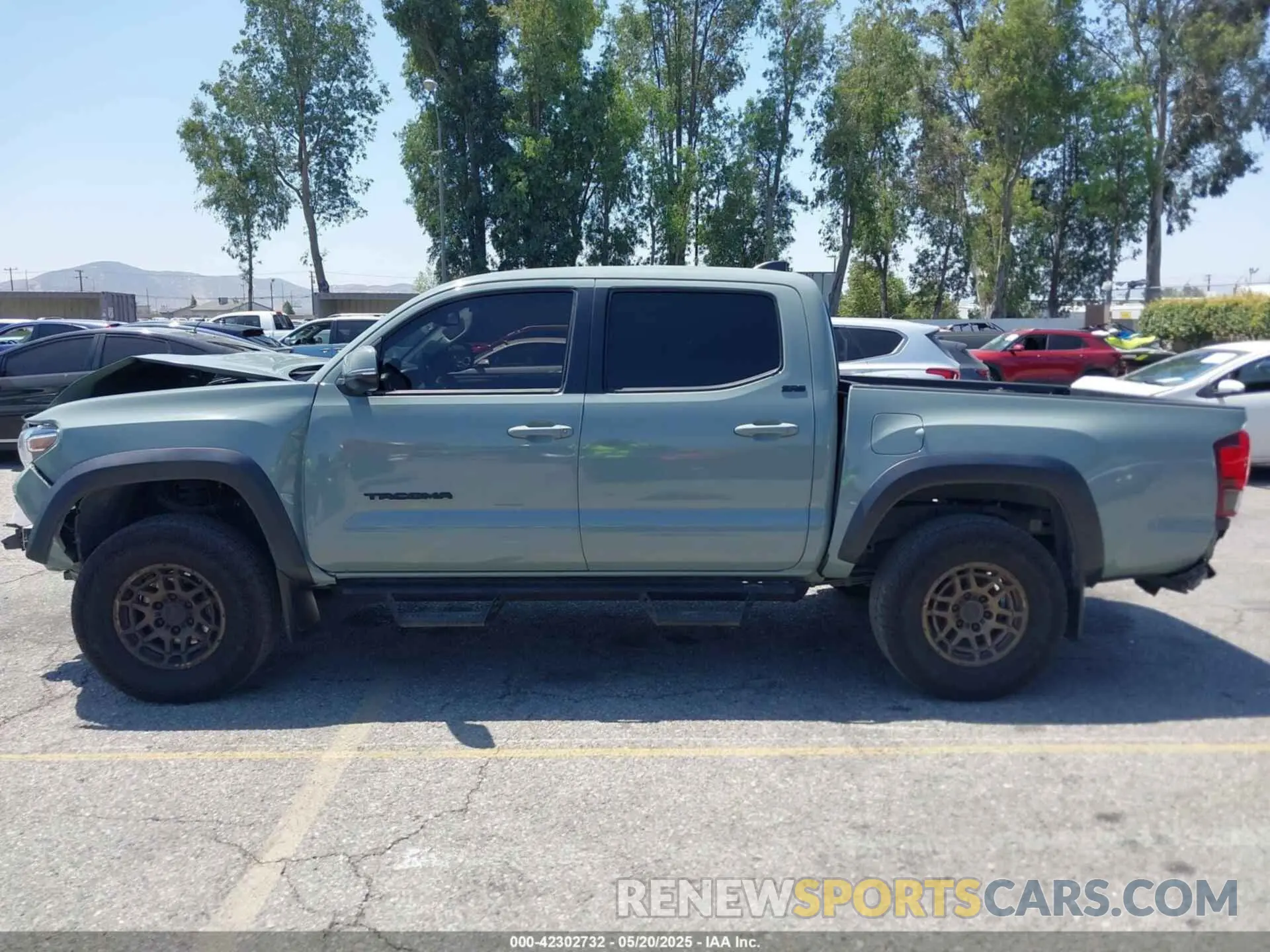14 Photograph of a damaged car 3TMCZ5AN0NM509861 TOYOTA TACOMA 2022