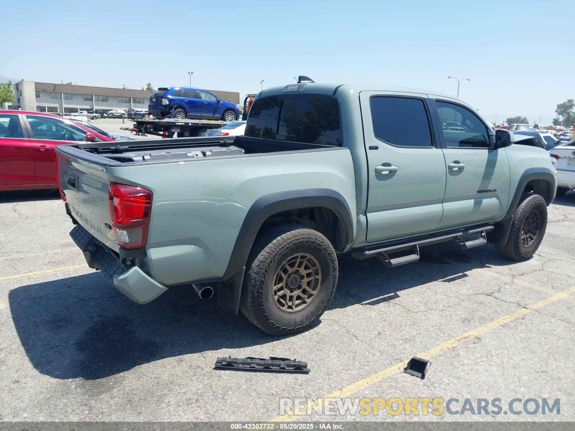 4 Photograph of a damaged car 3TMCZ5AN0NM509861 TOYOTA TACOMA 2022