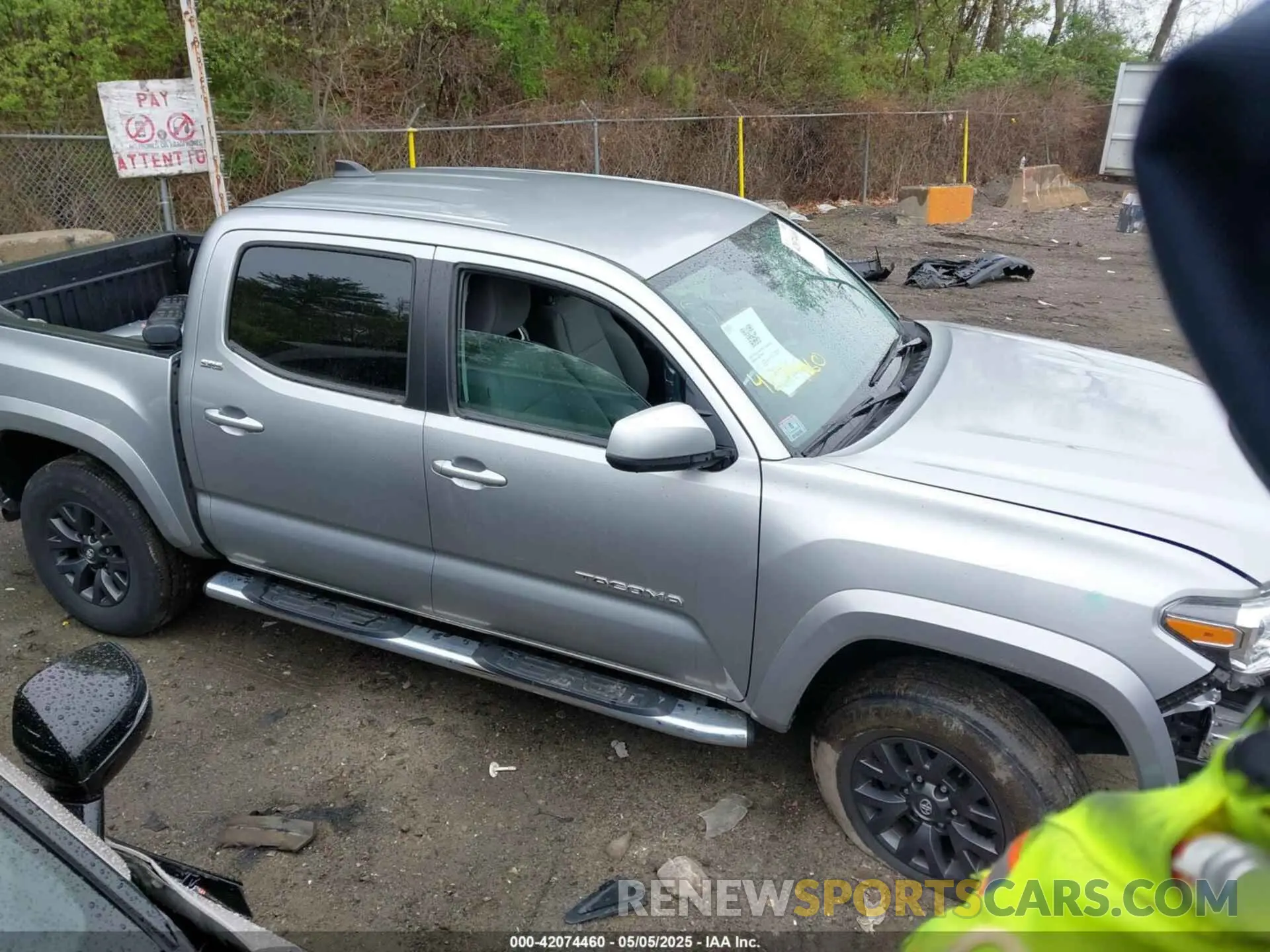 14 Photograph of a damaged car 3TMCZ5AN1NM475591 TOYOTA TACOMA 2022