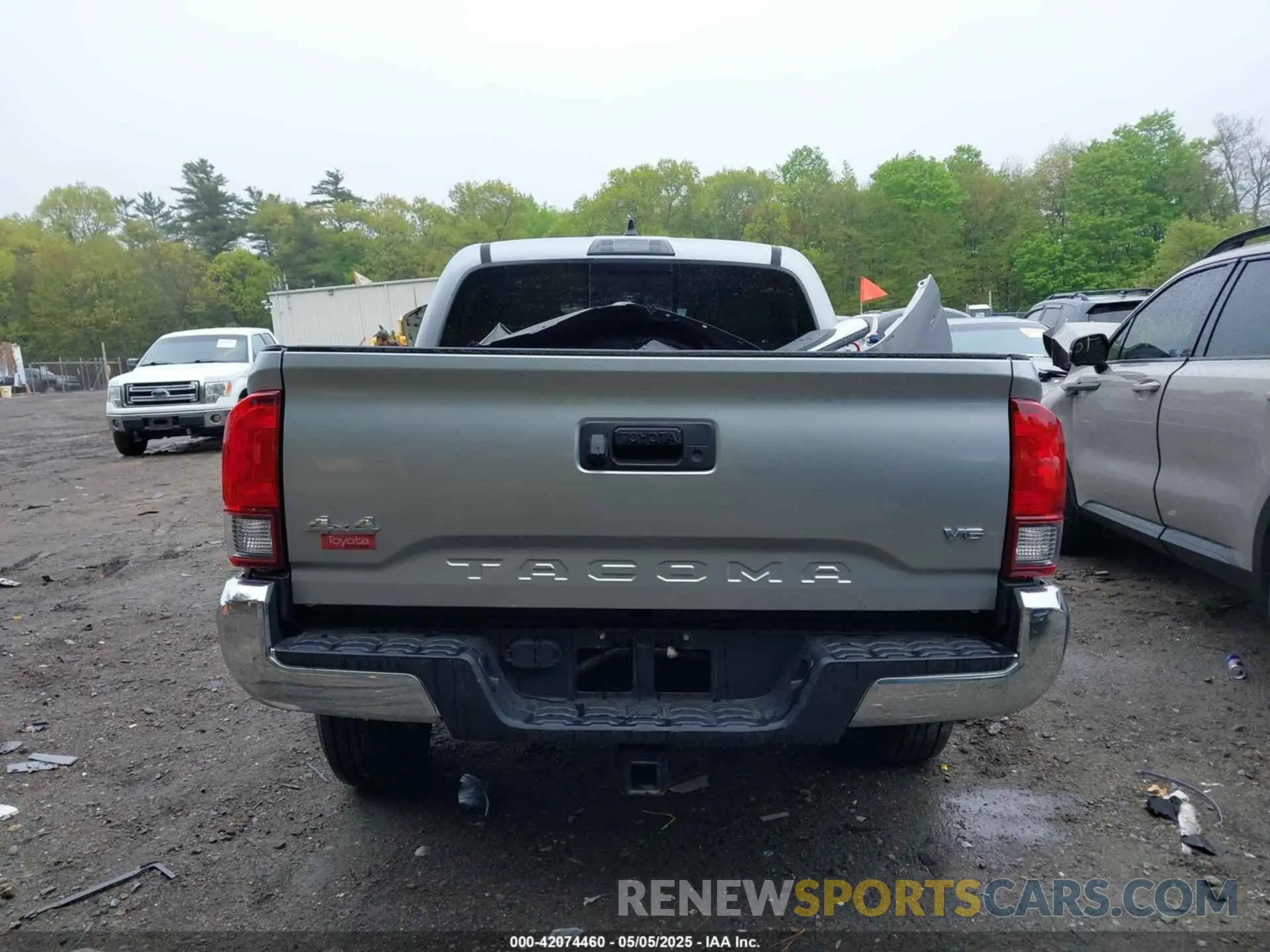 17 Photograph of a damaged car 3TMCZ5AN1NM475591 TOYOTA TACOMA 2022