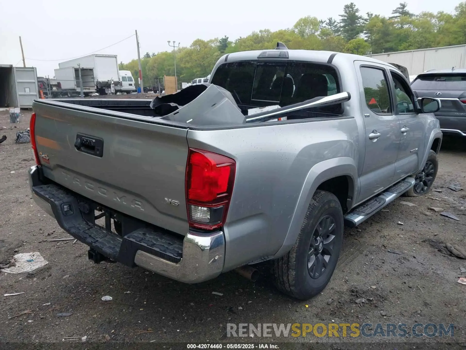 4 Photograph of a damaged car 3TMCZ5AN1NM475591 TOYOTA TACOMA 2022