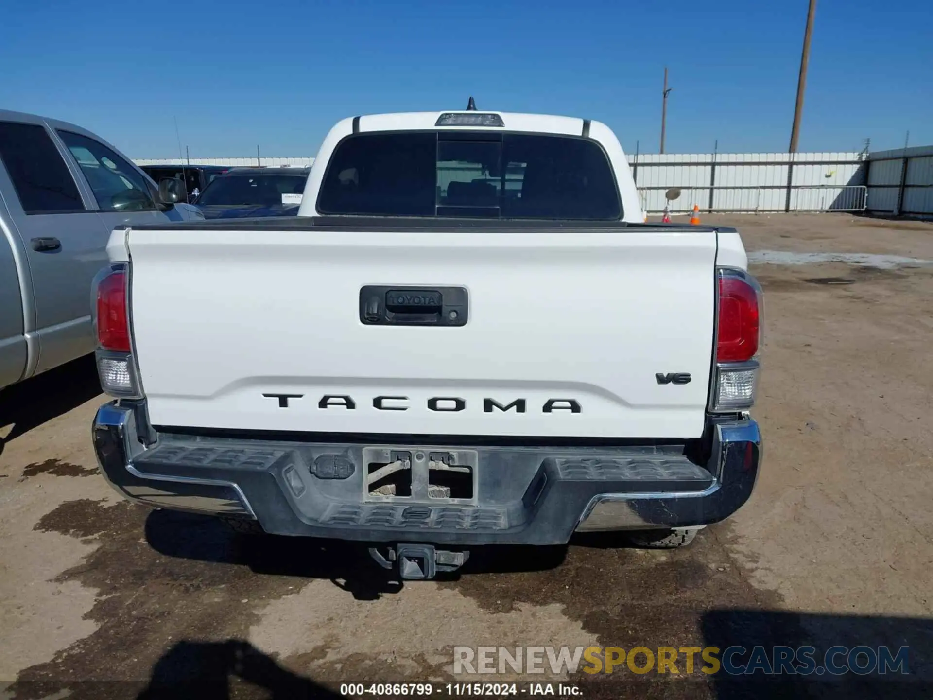 15 Photograph of a damaged car 3TMCZ5AN1NM498224 TOYOTA TACOMA 2022