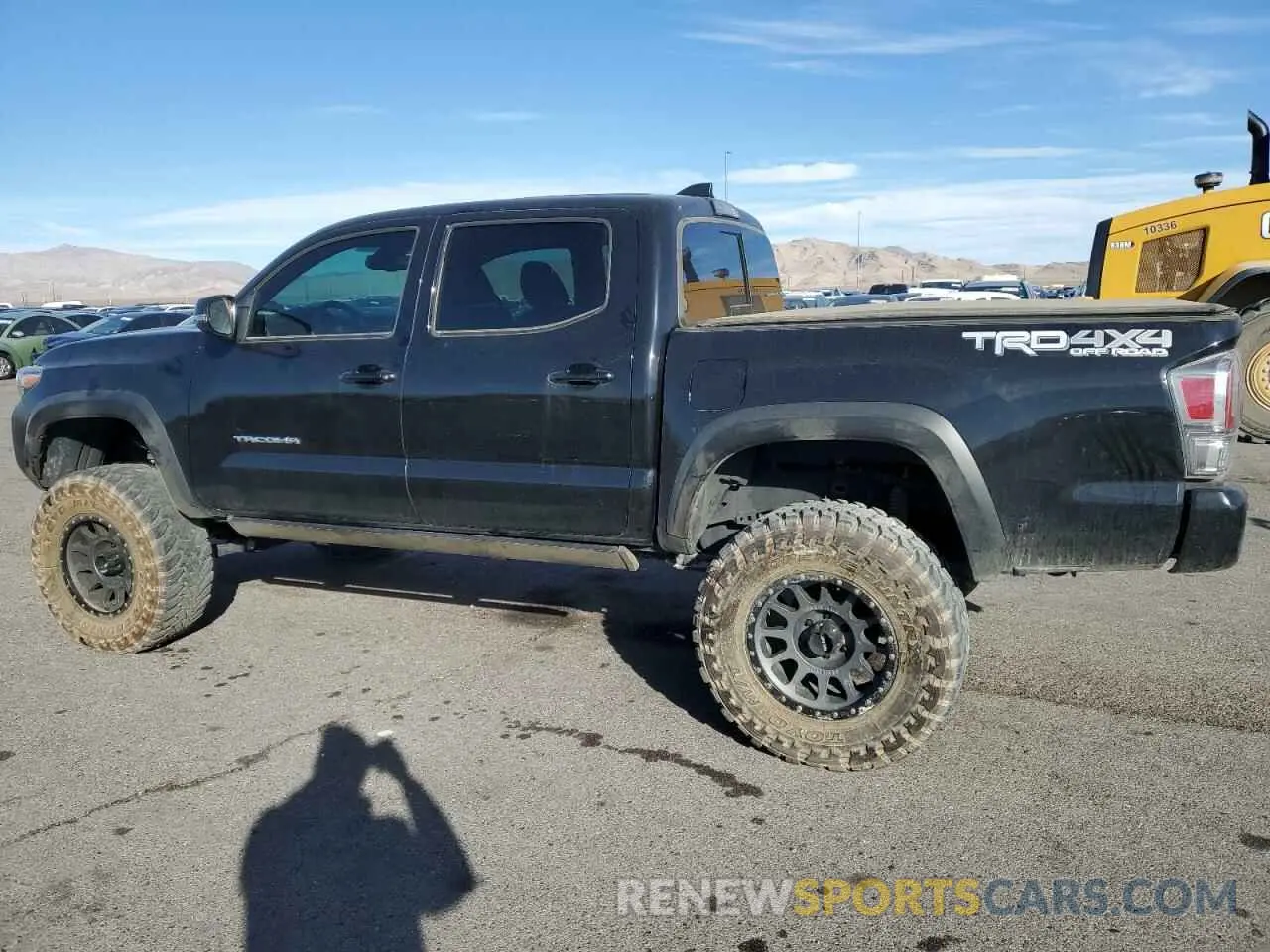 2 Photograph of a damaged car 3TMCZ5AN2NM462283 TOYOTA TACOMA 2022