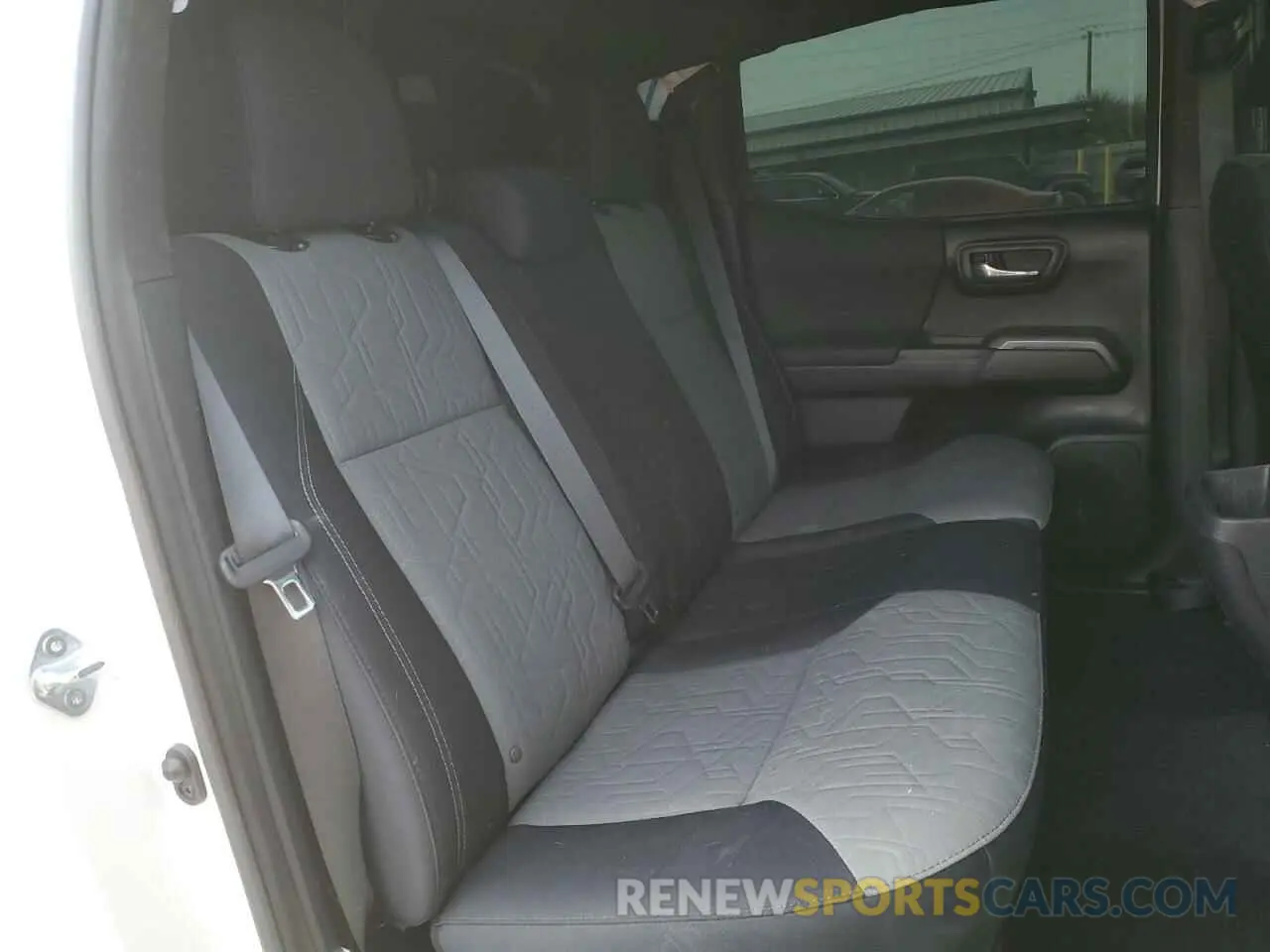 10 Фотография поврежденного автомобиля 3TMCZ5AN3NM453916 TOYOTA TACOMA 2022