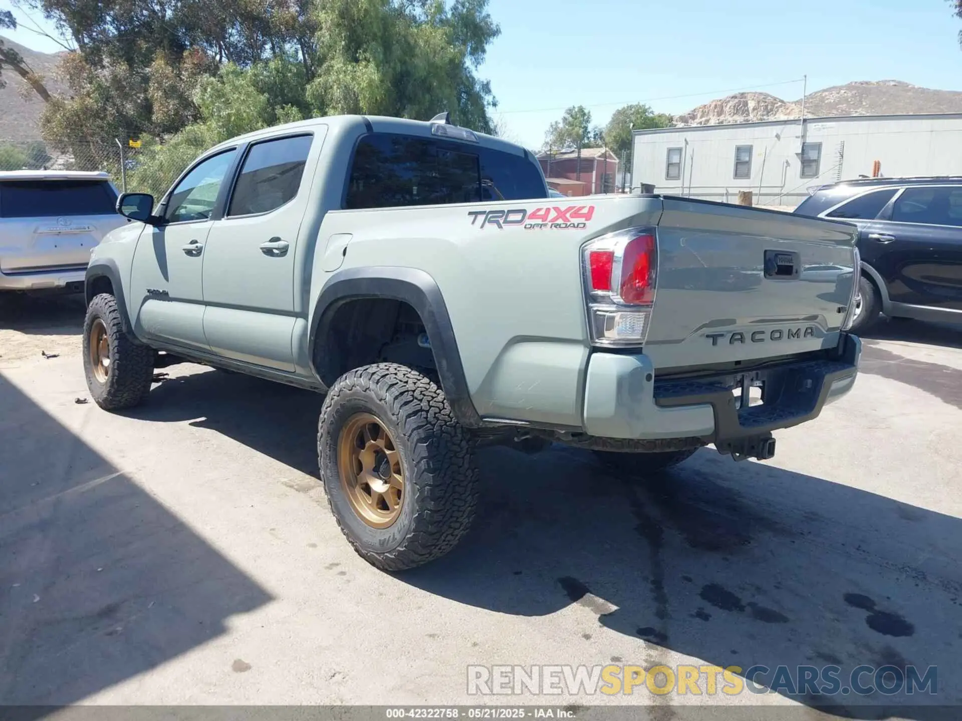 3 Фотография поврежденного автомобиля 3TMCZ5AN3NM464642 TOYOTA TACOMA 2022