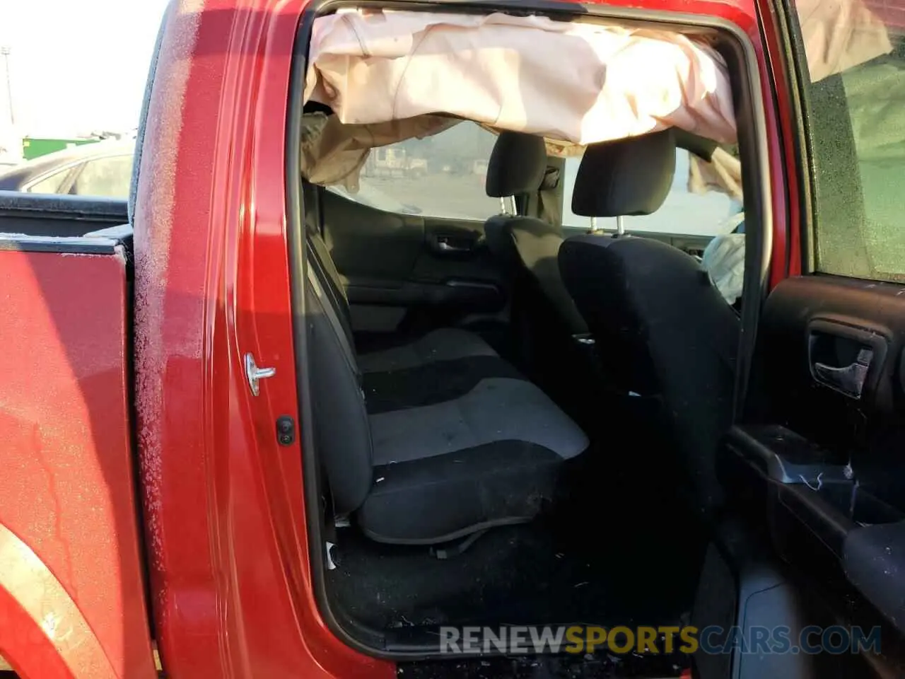 10 Photograph of a damaged car 3TMCZ5AN4NM462804 TOYOTA TACOMA 2022