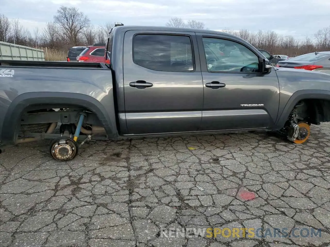 9 Photograph of a damaged car 3TMCZ5AN4NM476623 TOYOTA TACOMA 2022
