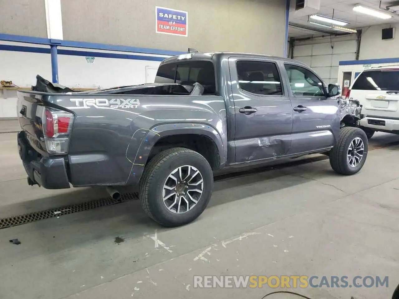 3 Photograph of a damaged car 3TMCZ5AN5NM468076 TOYOTA TACOMA 2022