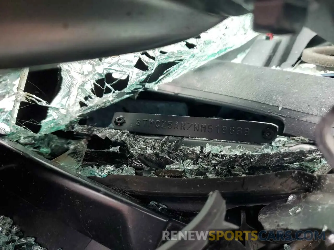 12 Photograph of a damaged car 3TMCZ5AN7NM519688 TOYOTA TACOMA 2022