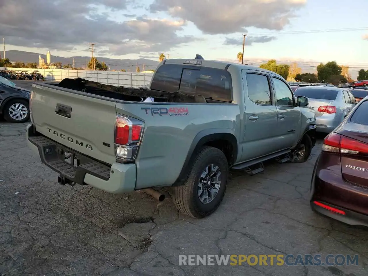 3 Фотография поврежденного автомобиля 3TMCZ5AN7NM523479 TOYOTA TACOMA 2022