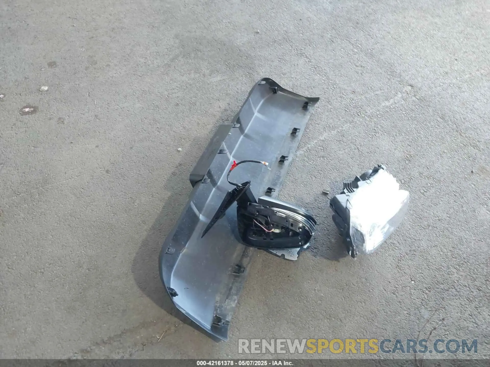 12 Photograph of a damaged car 3TMCZ5AN8NM524477 TOYOTA TACOMA 2022