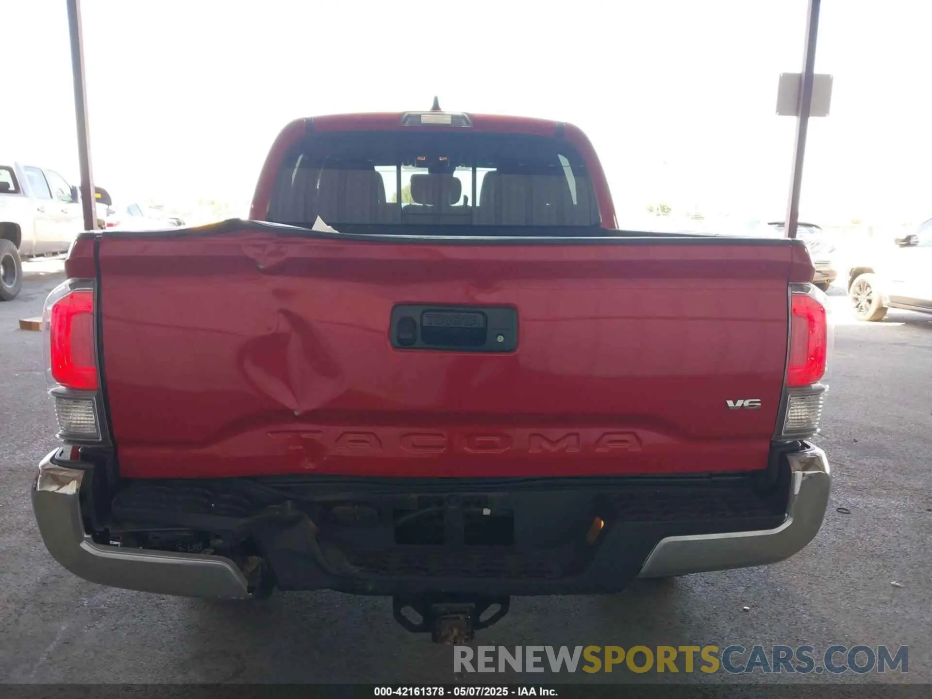 17 Photograph of a damaged car 3TMCZ5AN8NM524477 TOYOTA TACOMA 2022