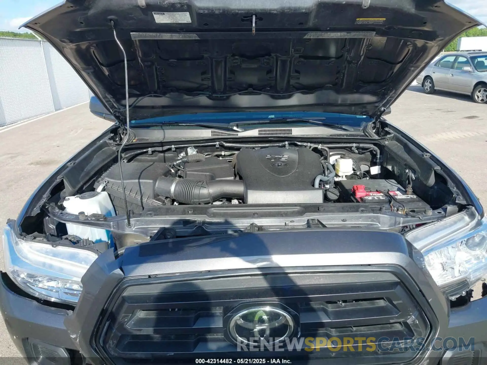 10 Photograph of a damaged car 3TMCZ5AN9NM522088 TOYOTA TACOMA 2022