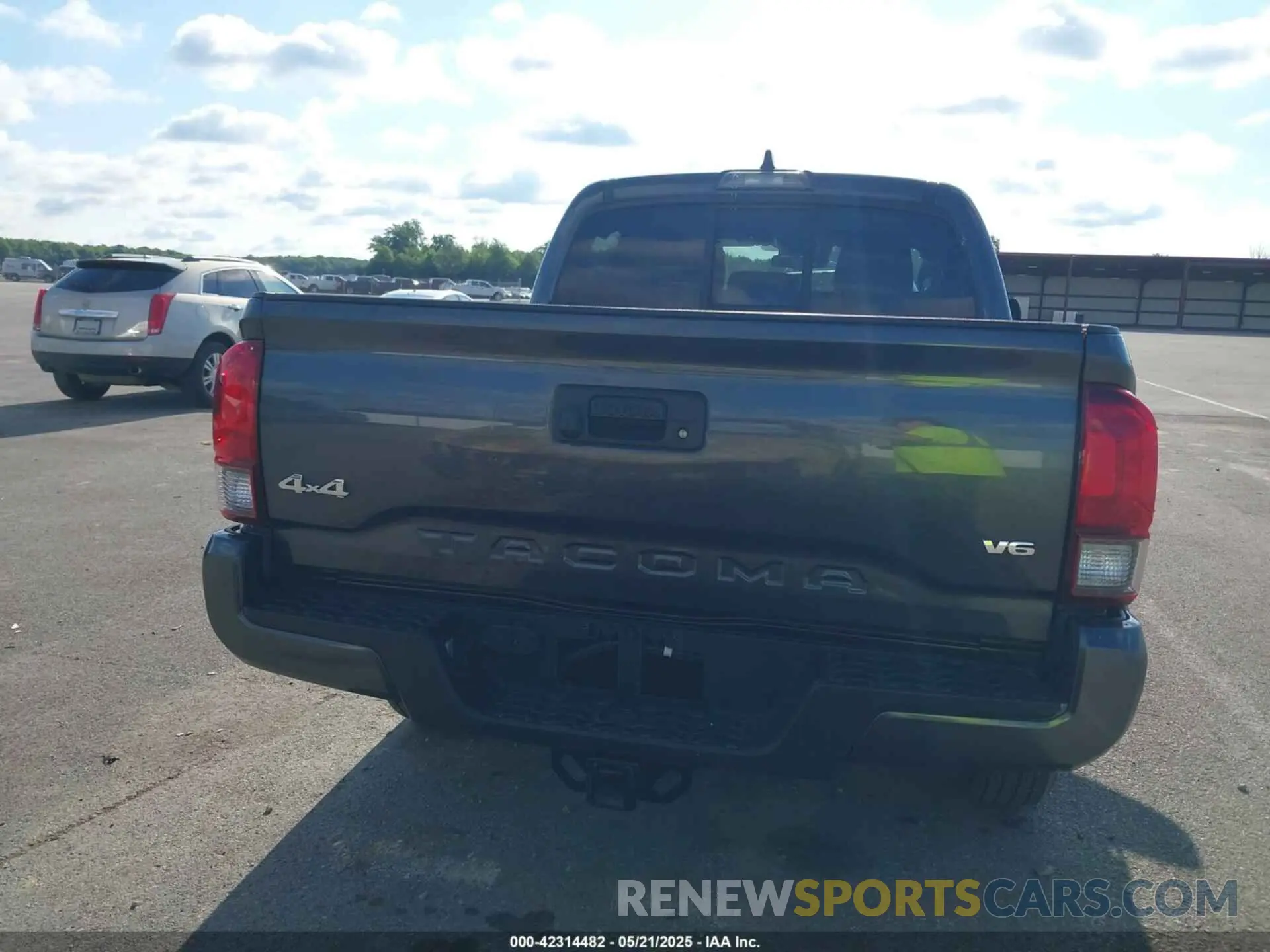 17 Photograph of a damaged car 3TMCZ5AN9NM522088 TOYOTA TACOMA 2022
