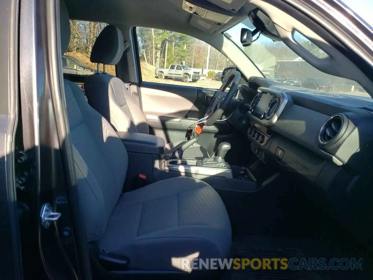 5 Photograph of a damaged car 3TMDZ5BN1NM125199 TOYOTA TACOMA 2022