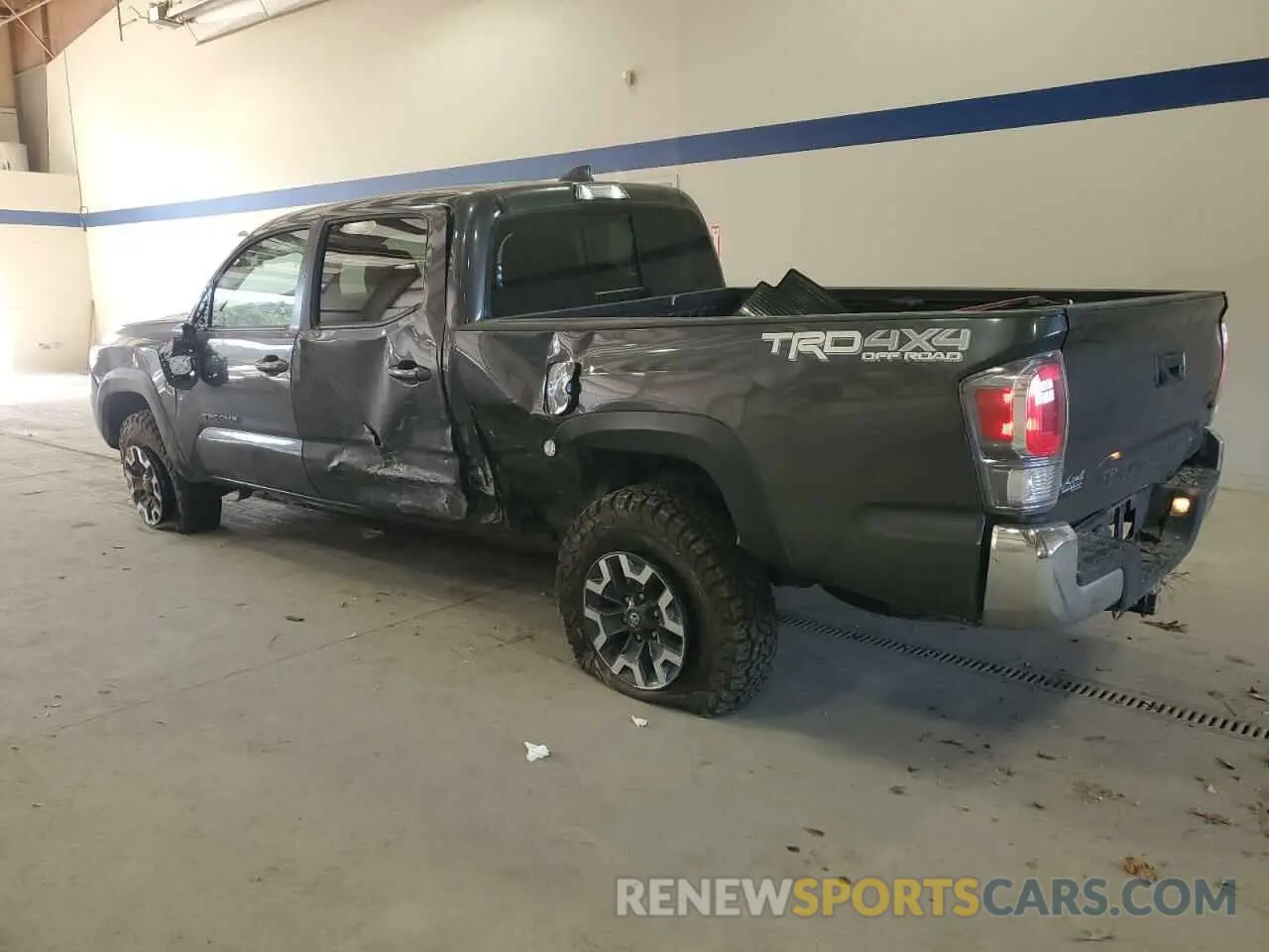 2 Photograph of a damaged car 3TMDZ5BN8NM135728 TOYOTA TACOMA 2022