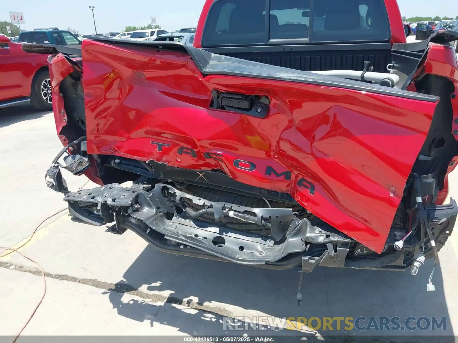 18 Photograph of a damaged car 3TYAX5GN6NT060646 TOYOTA TACOMA 2022