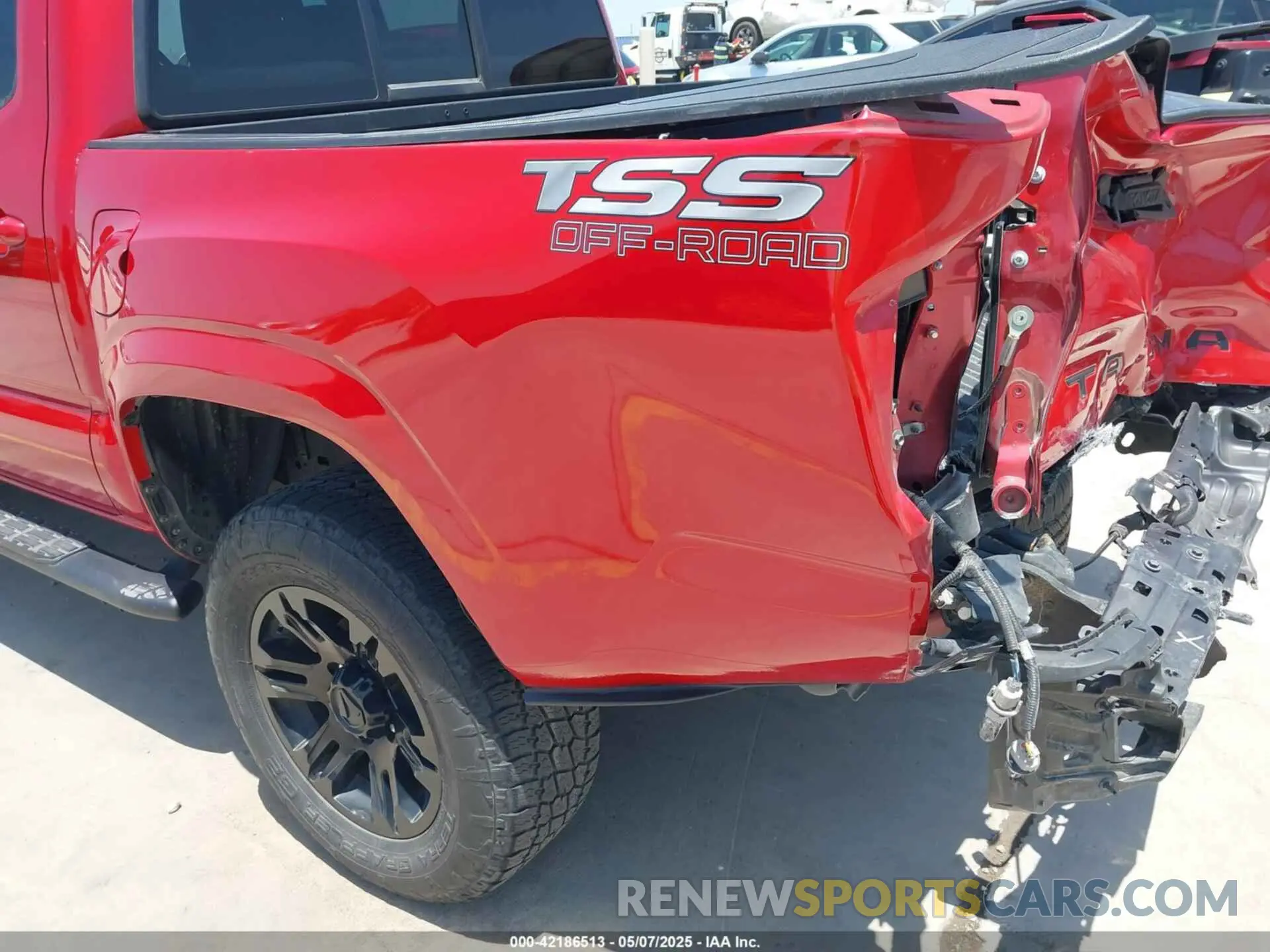 21 Photograph of a damaged car 3TYAX5GN6NT060646 TOYOTA TACOMA 2022