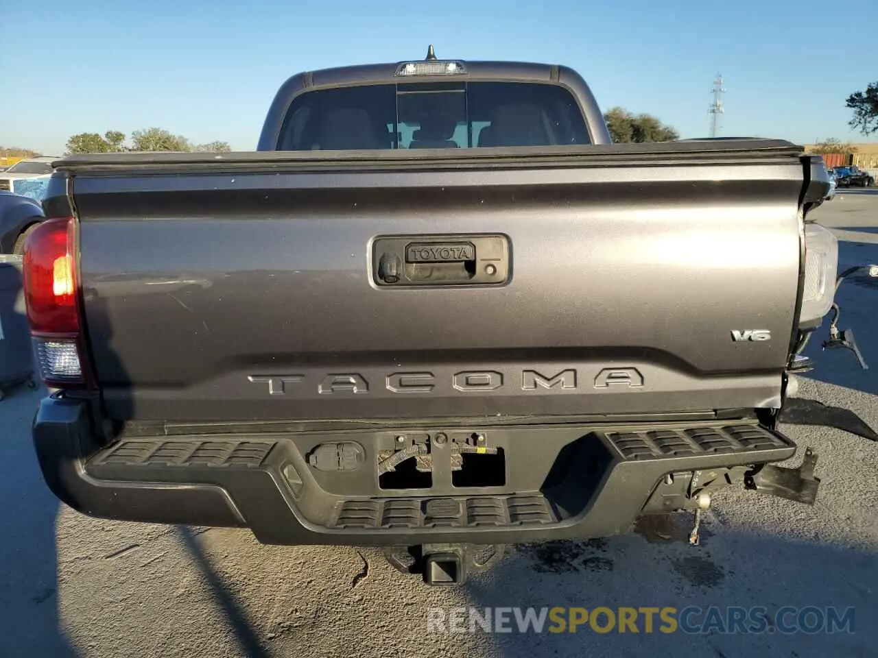 6 Photograph of a damaged car 3TYAZ5CN2NT016112 TOYOTA TACOMA 2022