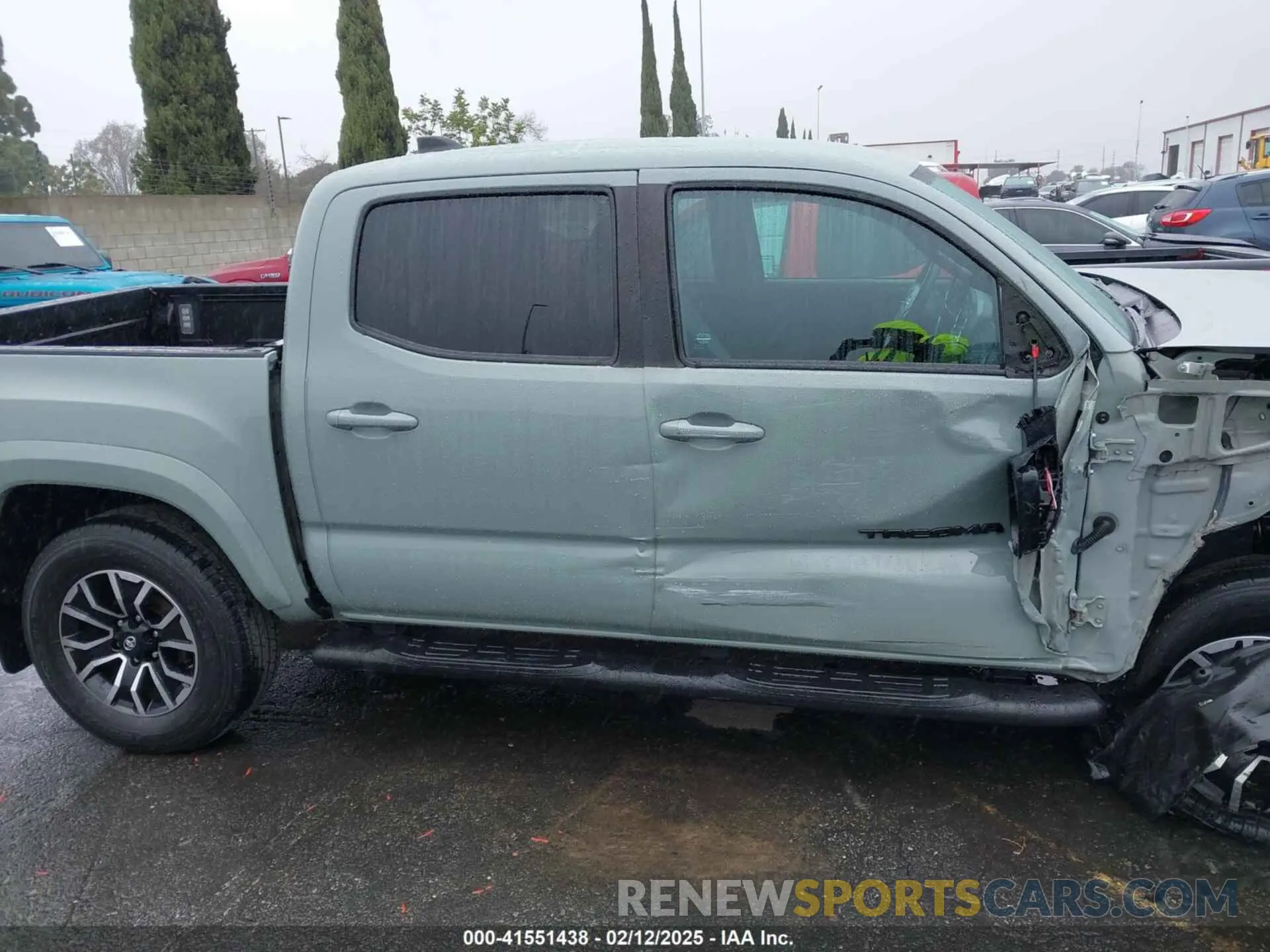 14 Photograph of a damaged car 3TYCZ5AN0NT091323 TOYOTA TACOMA 2022