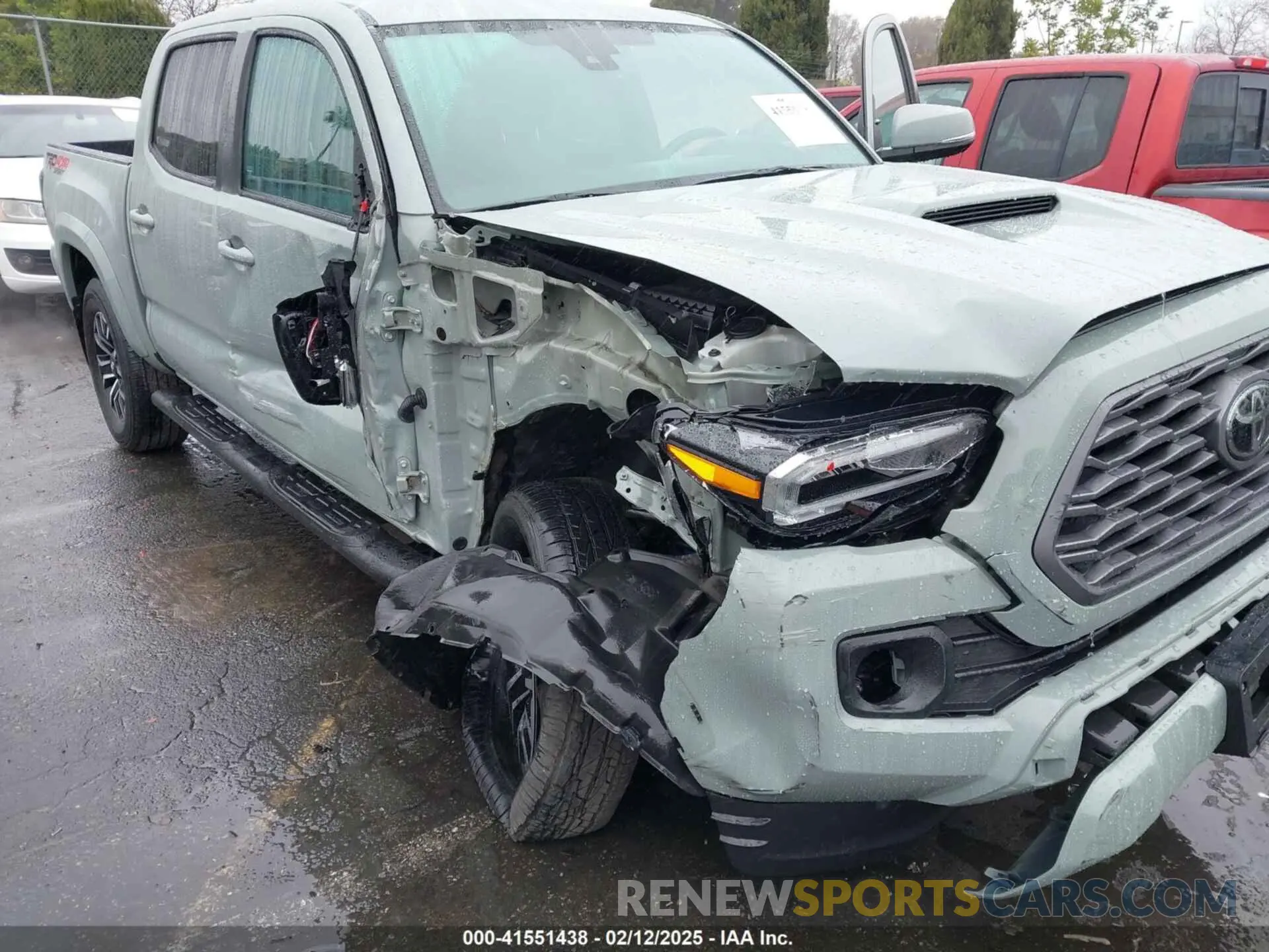 6 Photograph of a damaged car 3TYCZ5AN0NT091323 TOYOTA TACOMA 2022