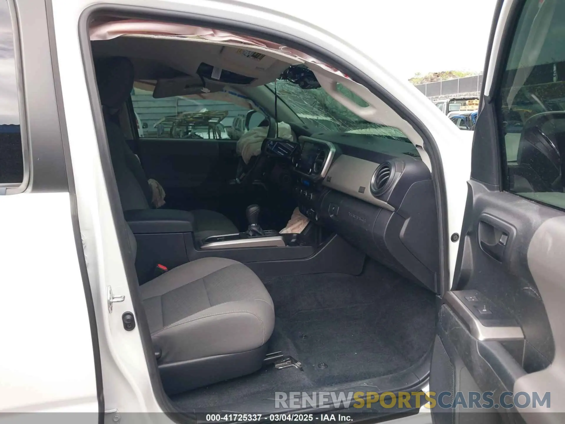 5 Photograph of a damaged car 3TYCZ5AN1NT054152 TOYOTA TACOMA 2022