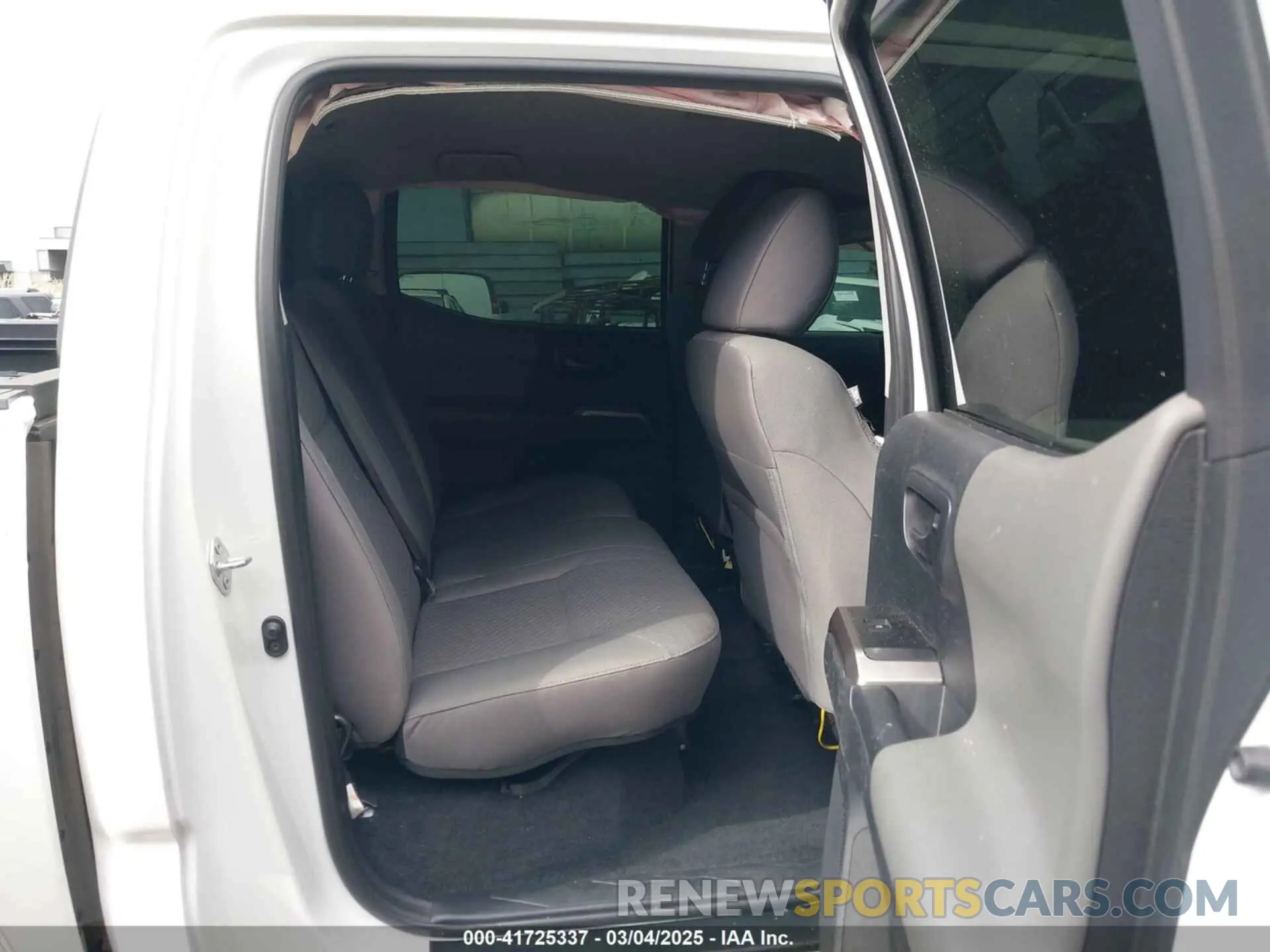 8 Photograph of a damaged car 3TYCZ5AN1NT054152 TOYOTA TACOMA 2022