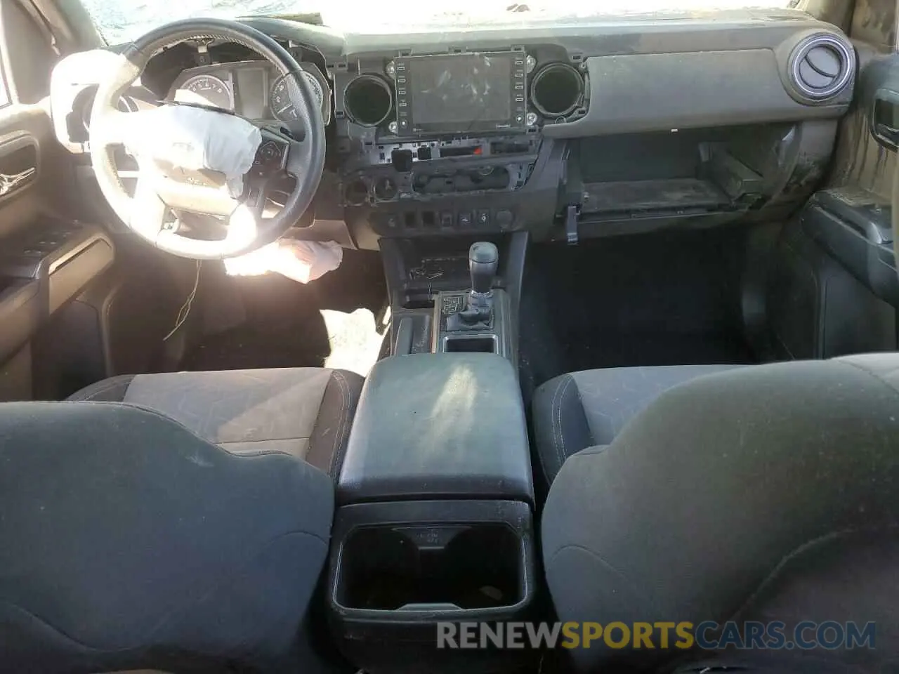 8 Photograph of a damaged car 3TYCZ5AN2NT096491 TOYOTA TACOMA 2022