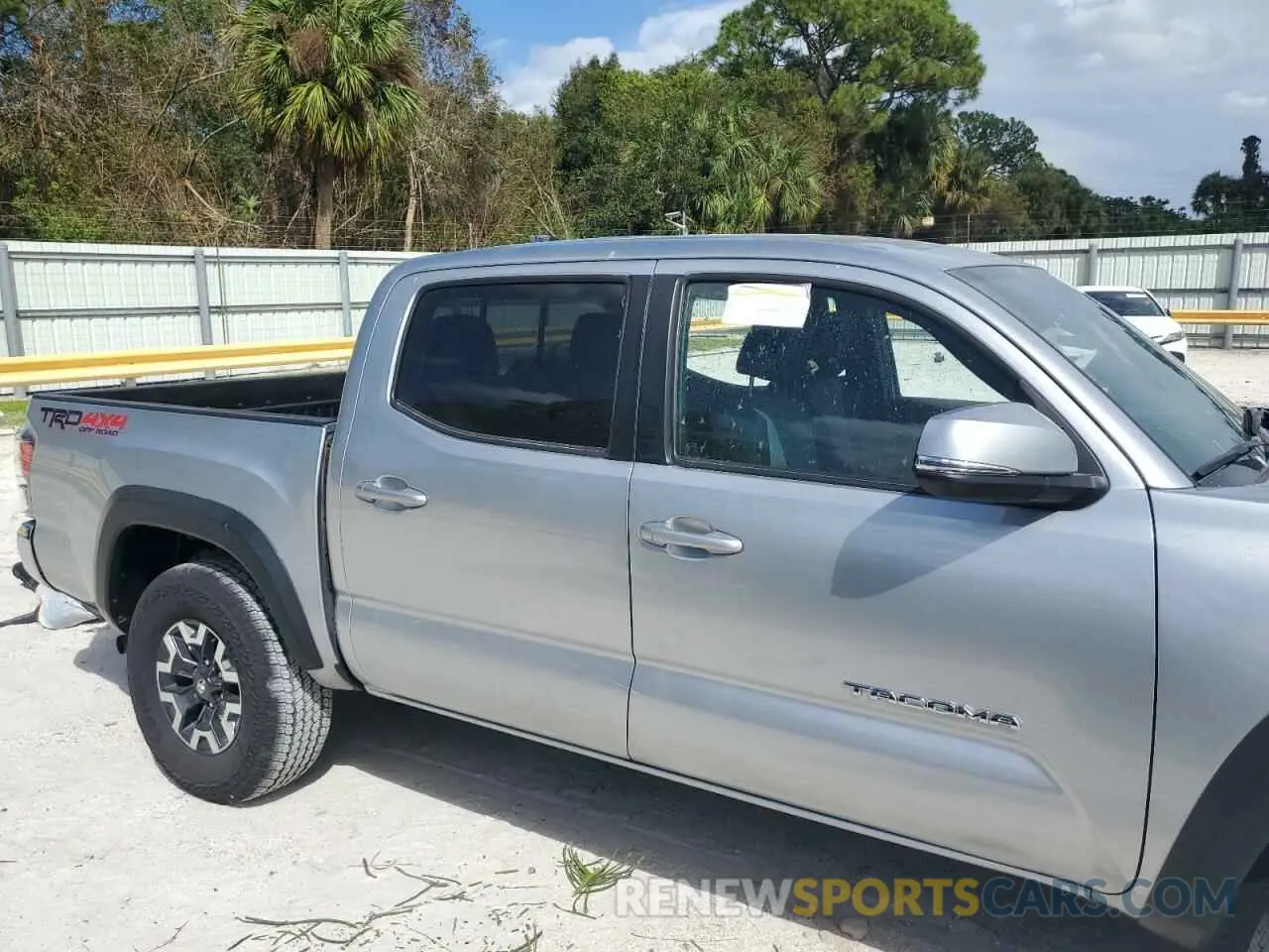 12 Photograph of a damaged car 3TYCZ5AN3NT090070 TOYOTA TACOMA 2022