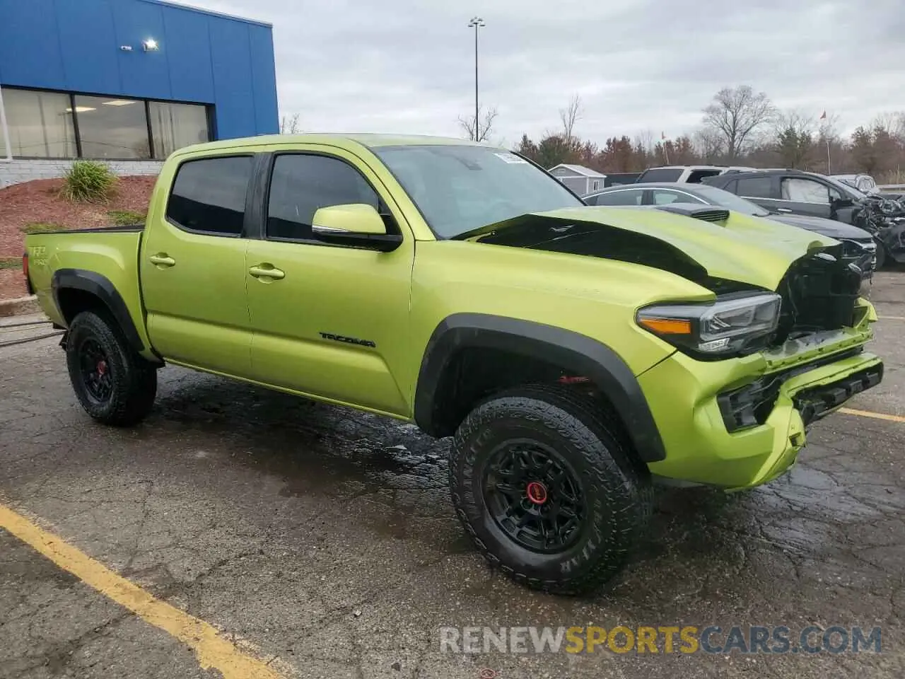 4 Photograph of a damaged car 3TYCZ5AN4NT067073 TOYOTA TACOMA 2022