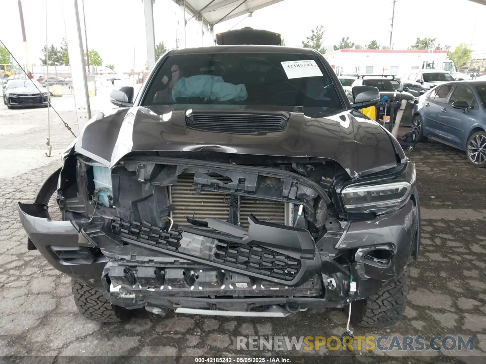 12 Photograph of a damaged car 3TYCZ5AN5NT098834 TOYOTA TACOMA 2022