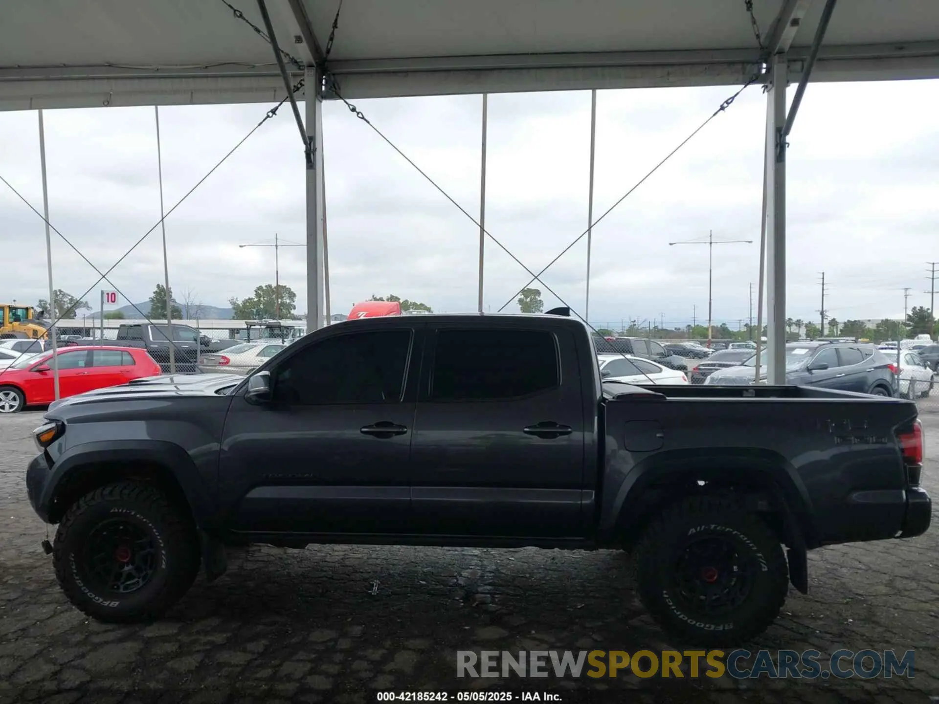 14 Photograph of a damaged car 3TYCZ5AN5NT098834 TOYOTA TACOMA 2022