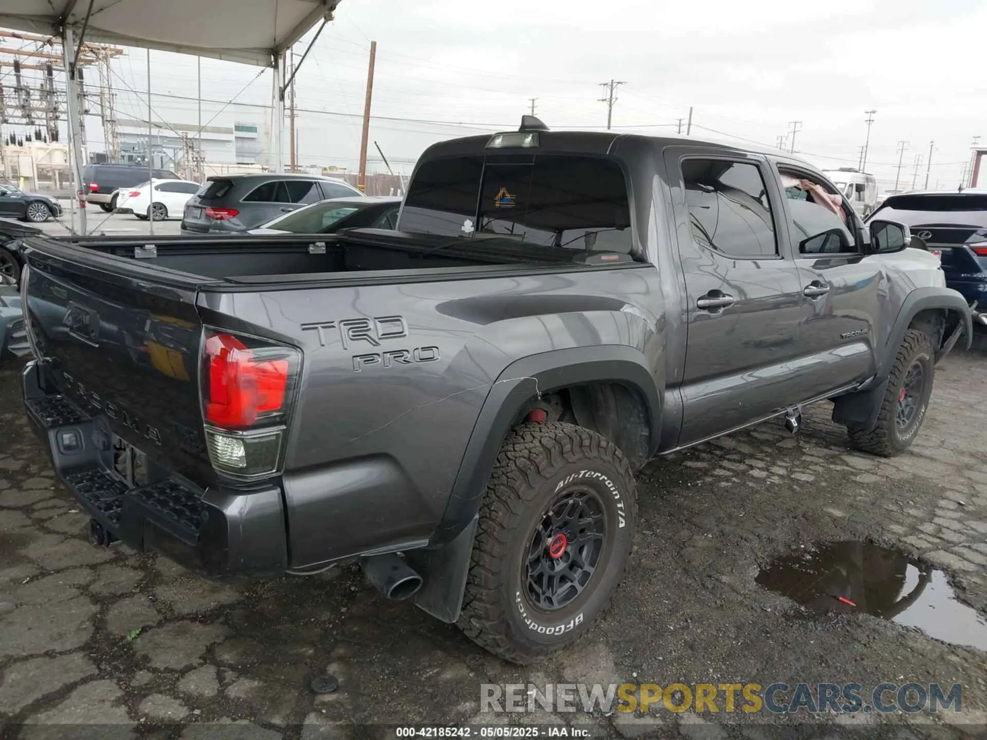 4 Photograph of a damaged car 3TYCZ5AN5NT098834 TOYOTA TACOMA 2022