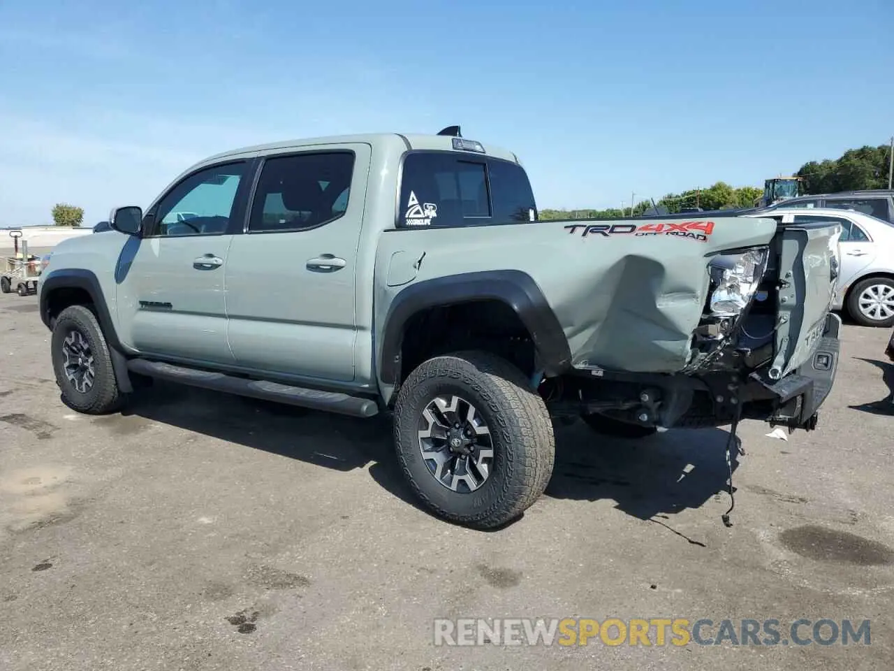 2 Photograph of a damaged car 3TYCZ5AN5NT101232 TOYOTA TACOMA 2022