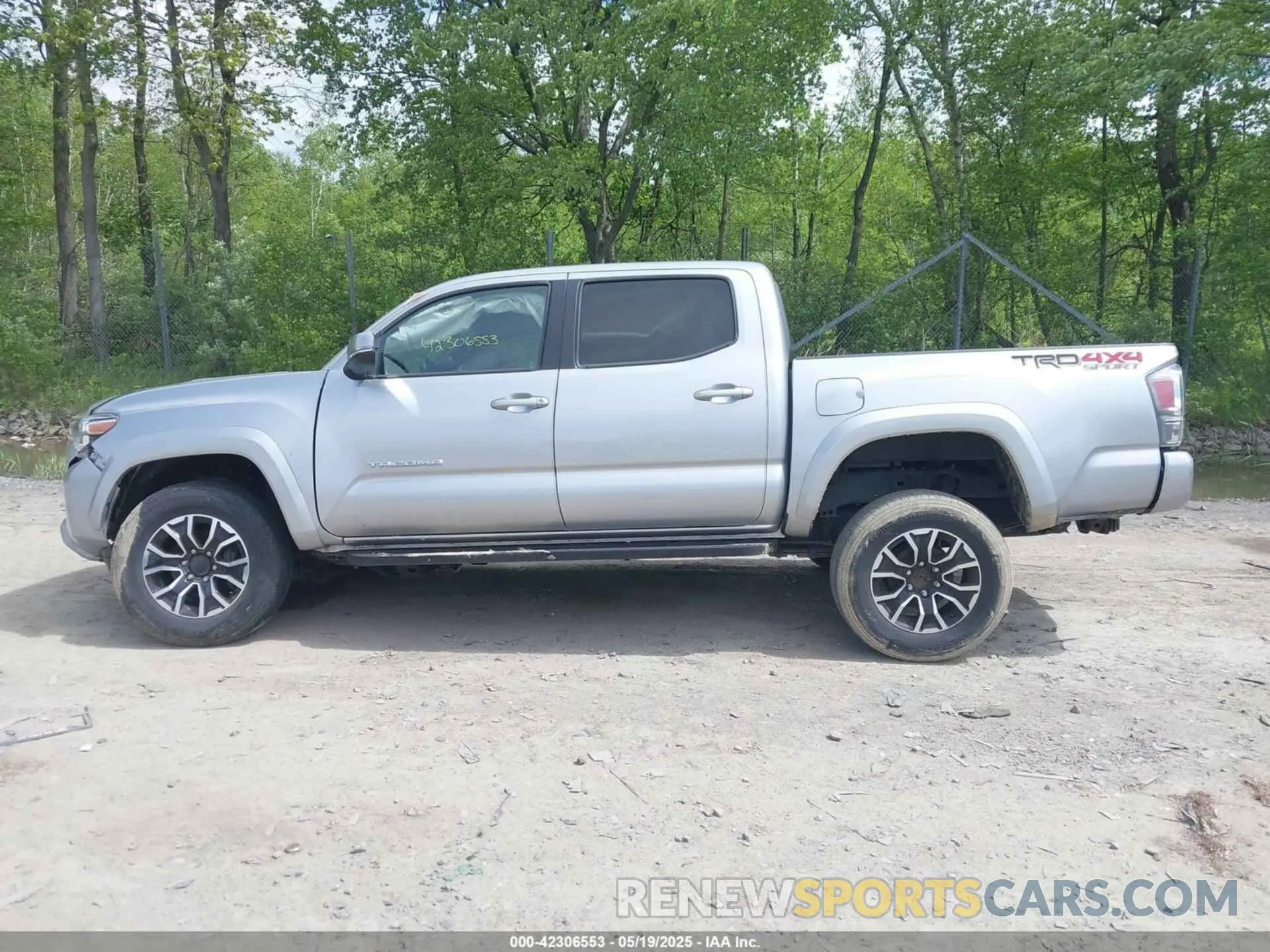 14 Photograph of a damaged car 3TYCZ5AN6NT053966 TOYOTA TACOMA 2022