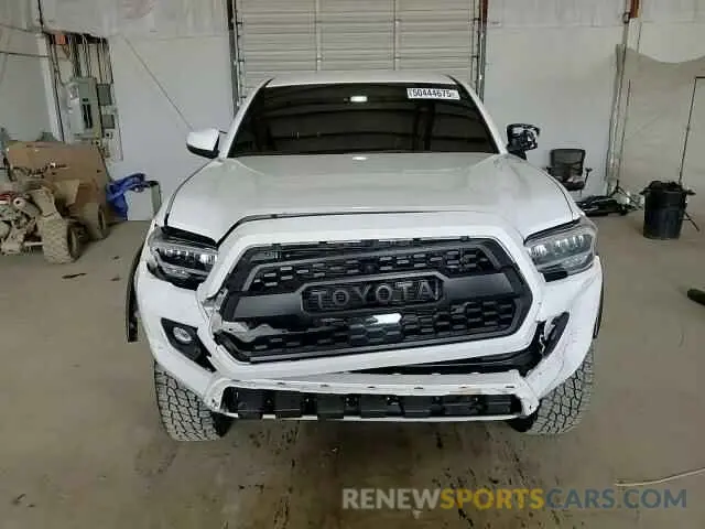 11 Photograph of a damaged car 3TYCZ5AN6NT085803 TOYOTA TACOMA 2022