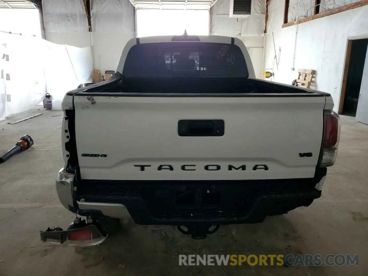 6 Photograph of a damaged car 3TYCZ5AN6NT085803 TOYOTA TACOMA 2022