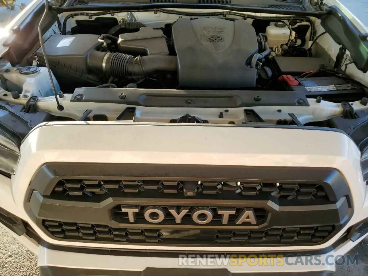 11 Photograph of a damaged car 3TYCZ5AN7NT065494 TOYOTA TACOMA 2022