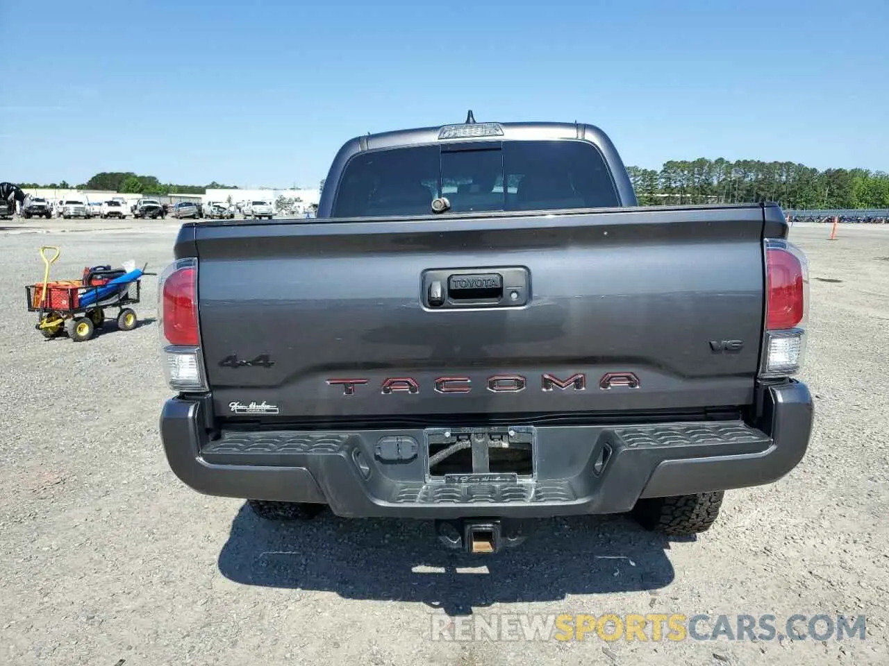 6 Photograph of a damaged car 3TYCZ5AN8NT076536 TOYOTA TACOMA 2022