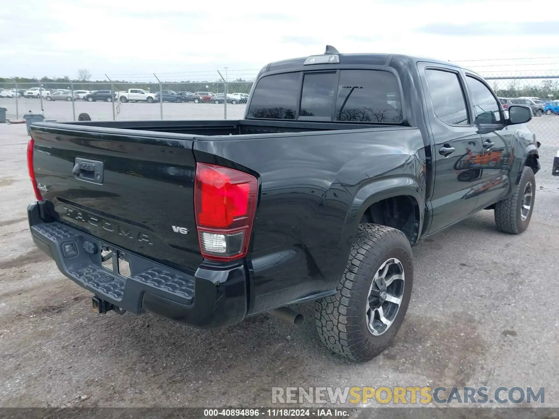 4 Photograph of a damaged car 3TYCZ5AN8NT095118 TOYOTA TACOMA 2022