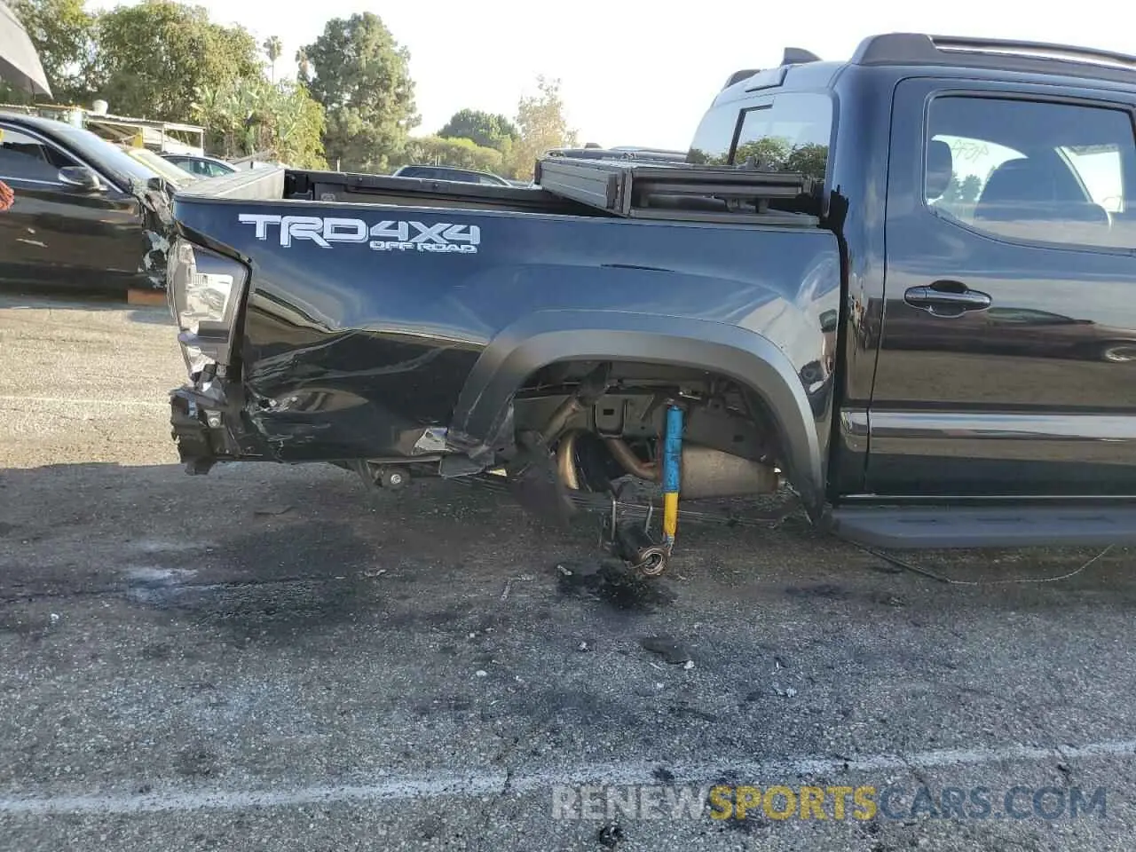 9 Photograph of a damaged car 3TYCZ5AN9NT074875 TOYOTA TACOMA 2022