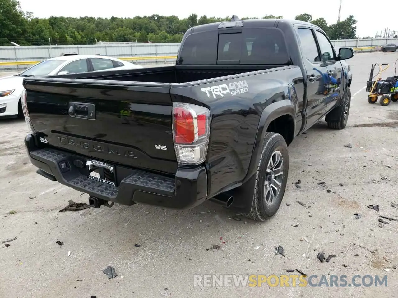 4 Photograph of a damaged car 3TYDZ5BN8NT013441 TOYOTA TACOMA 2022